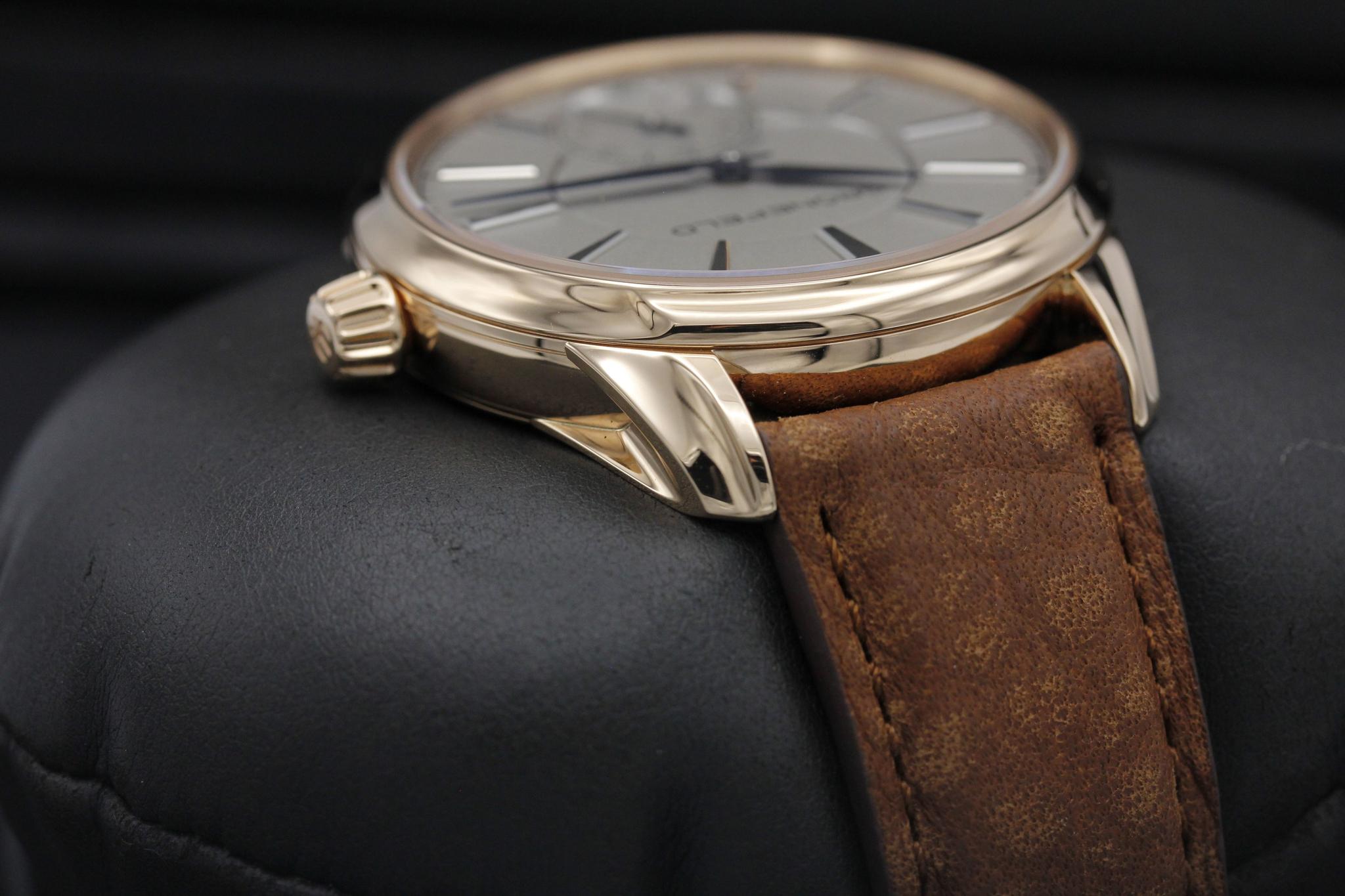 Watch Image 4