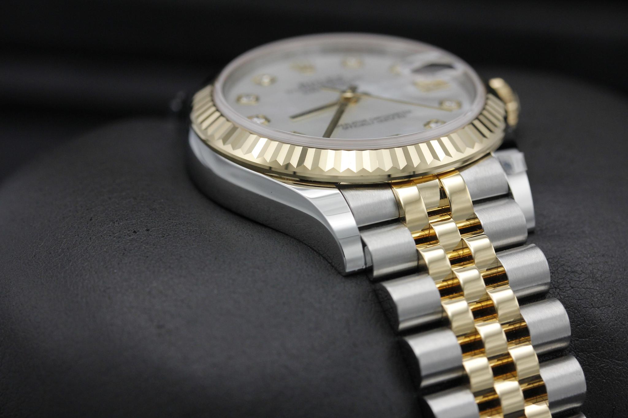 Watch Image 6