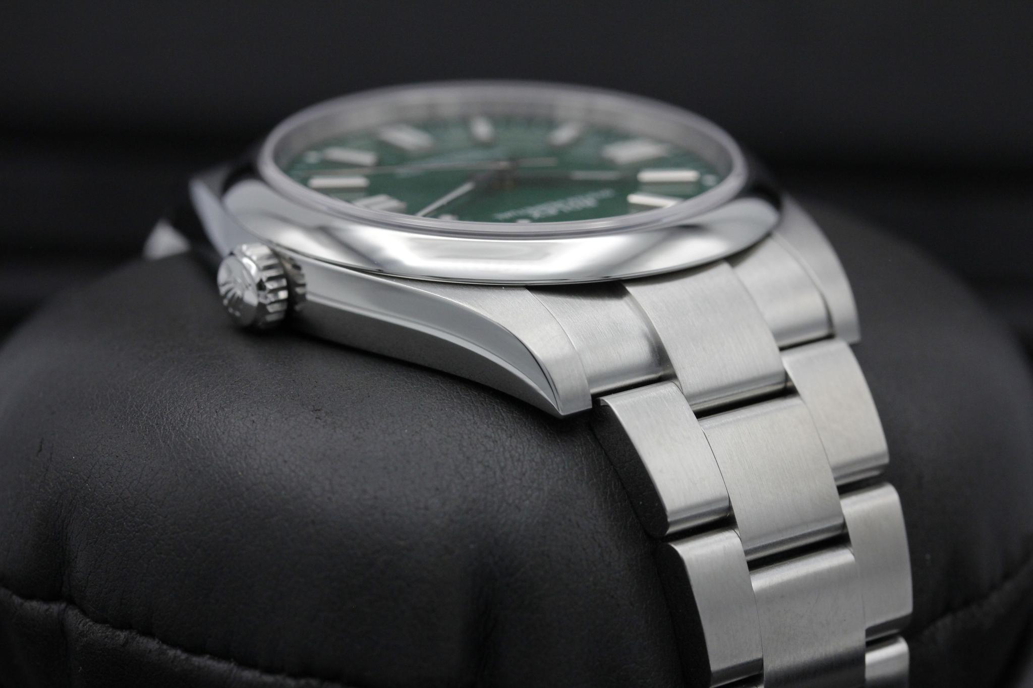 Watch Image 4
