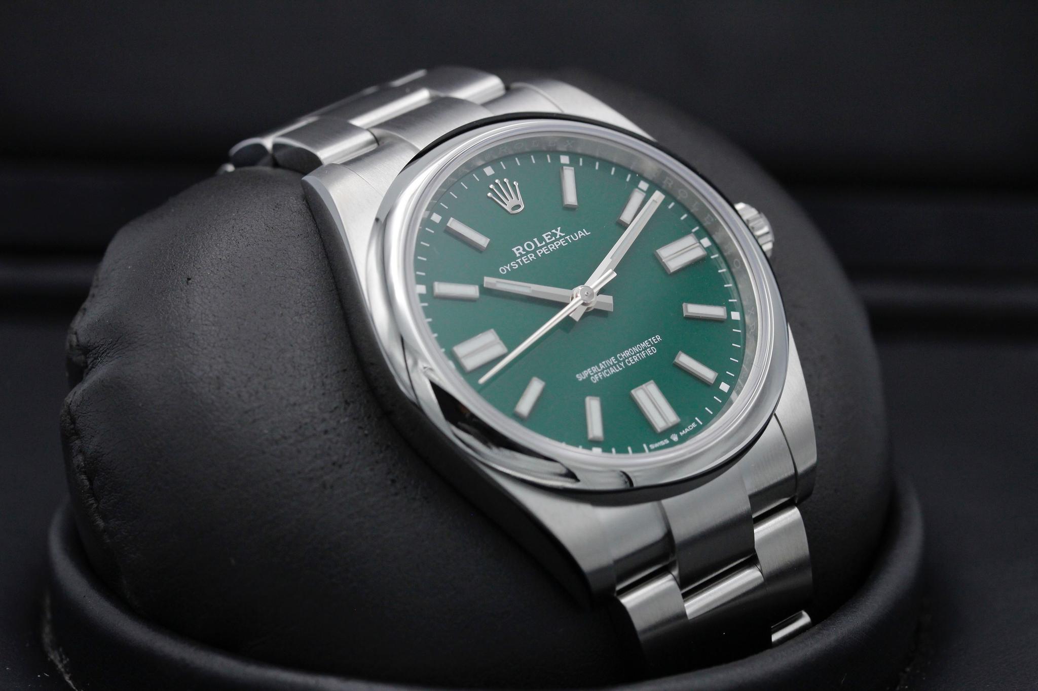 Watch Image 10