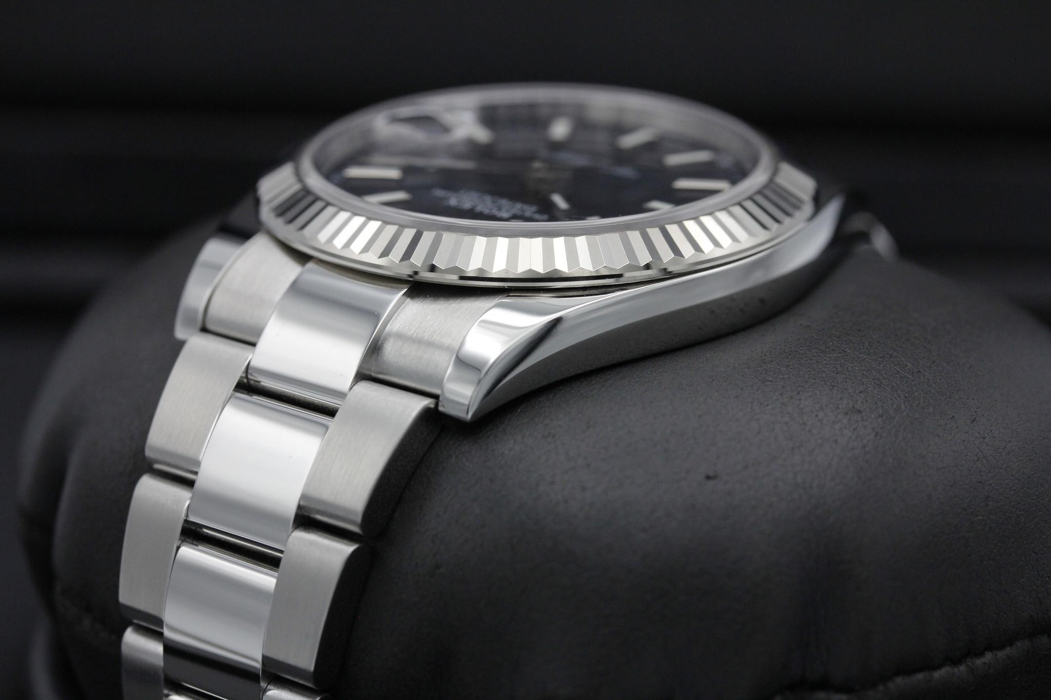 Watch Image 5