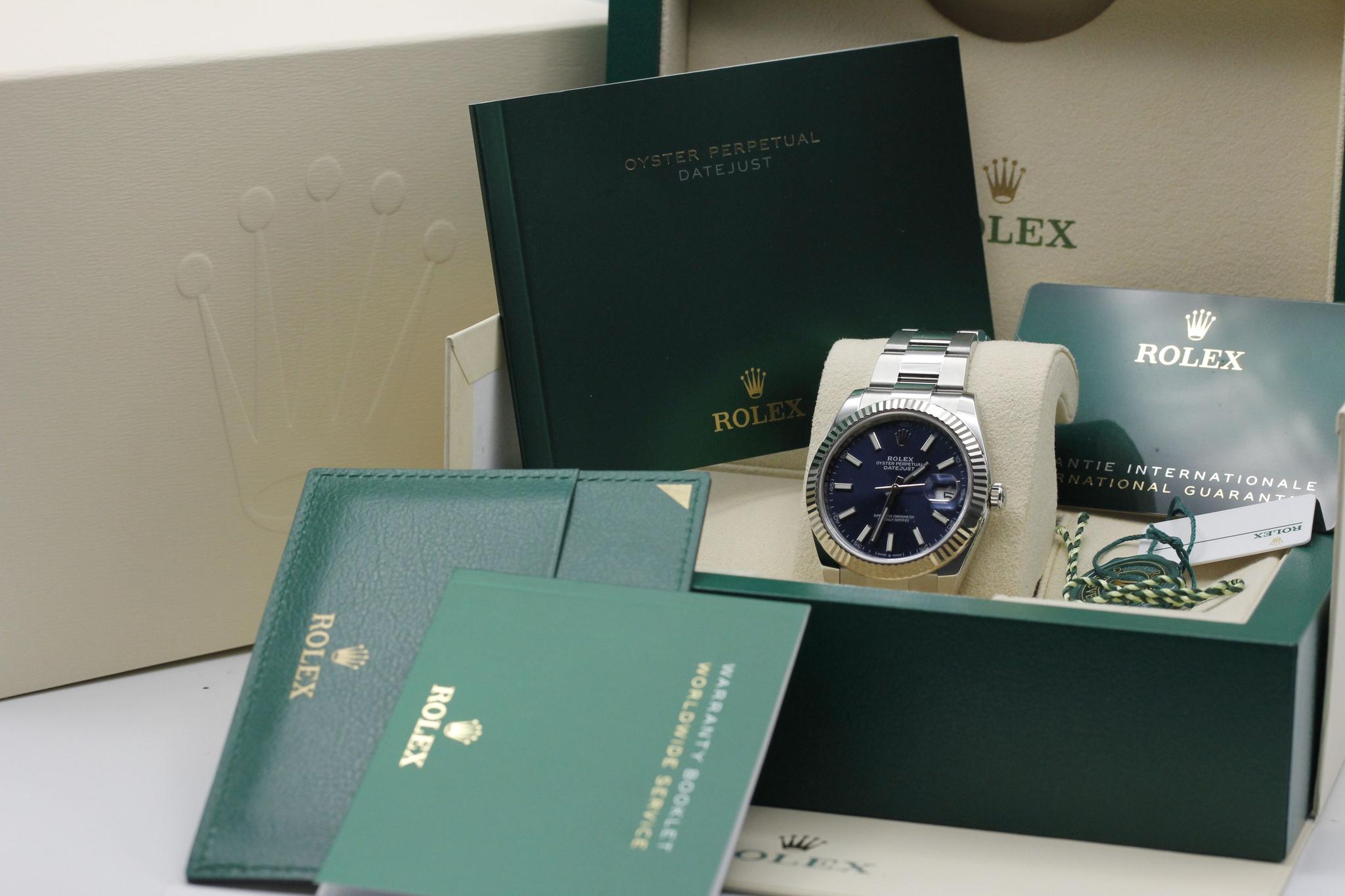 Watch Image 11