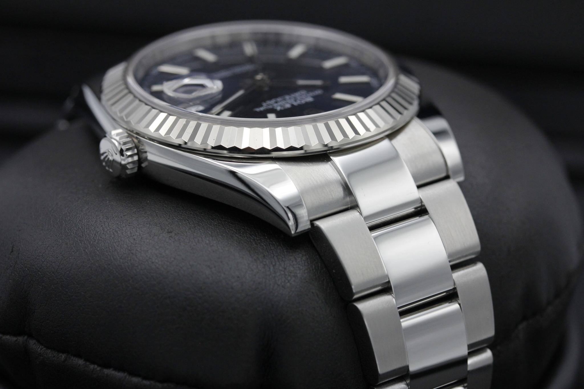 Watch Image 4