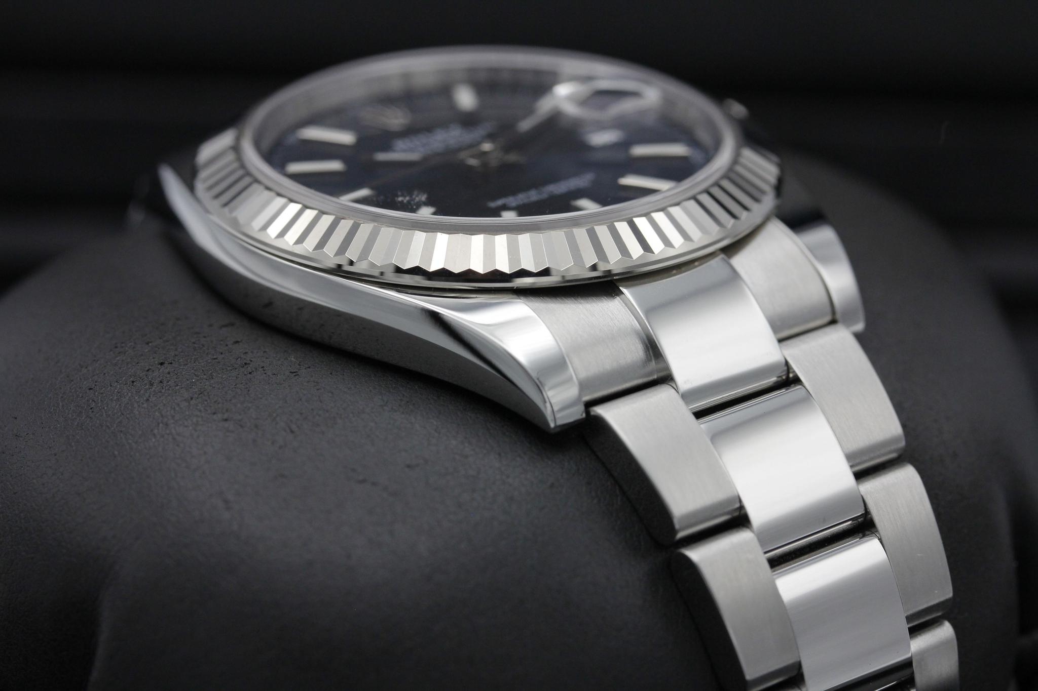 Watch Image 6