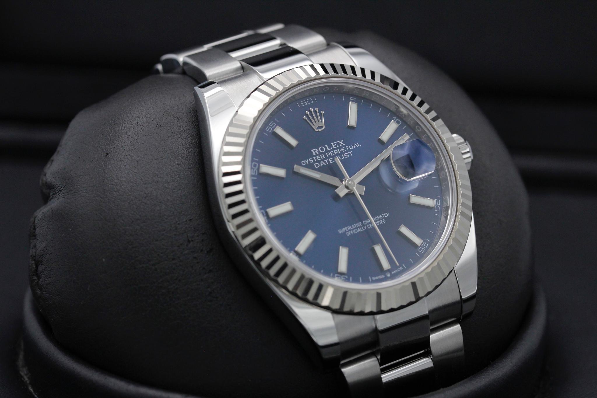 Watch Image 10