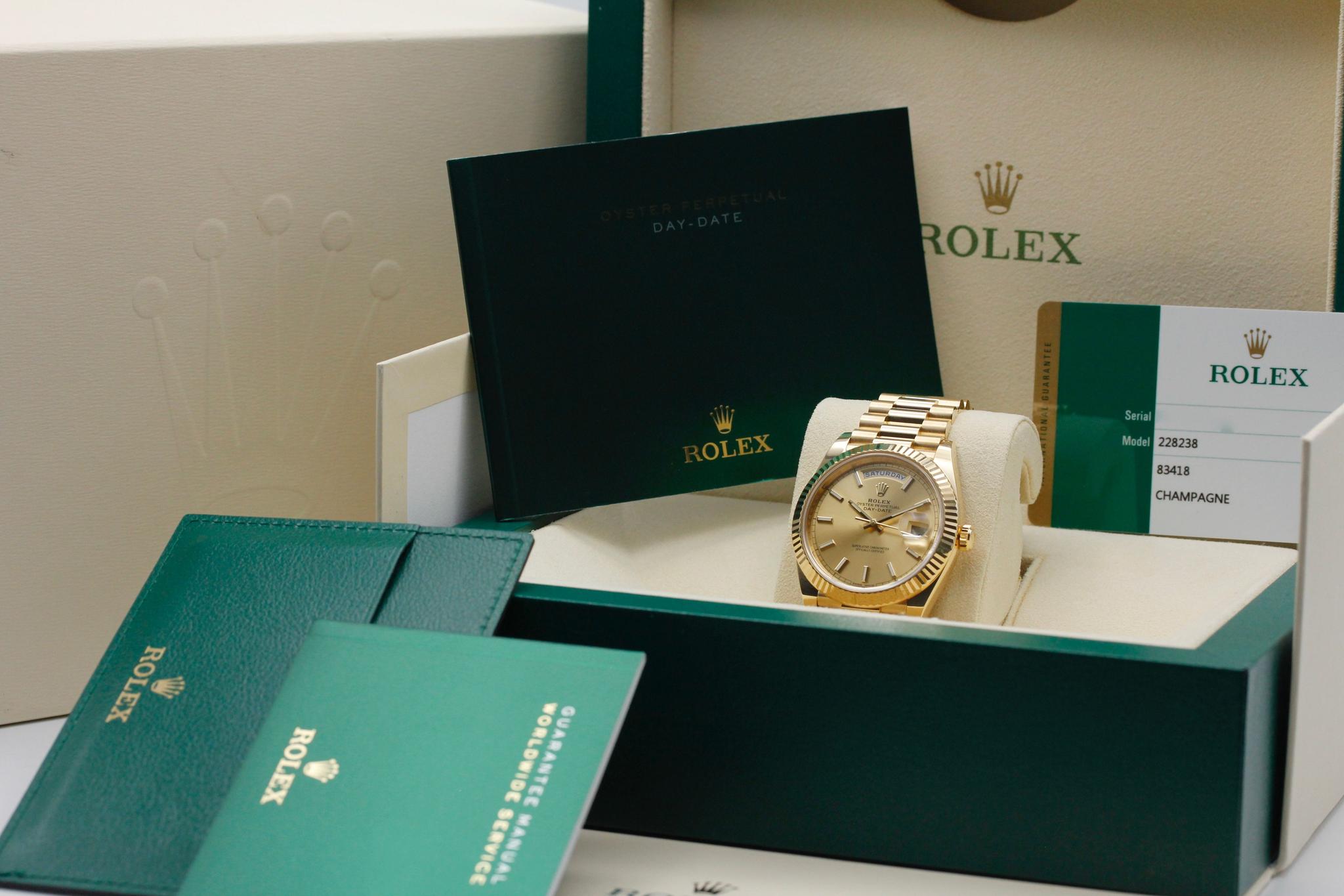 Watch Image 11