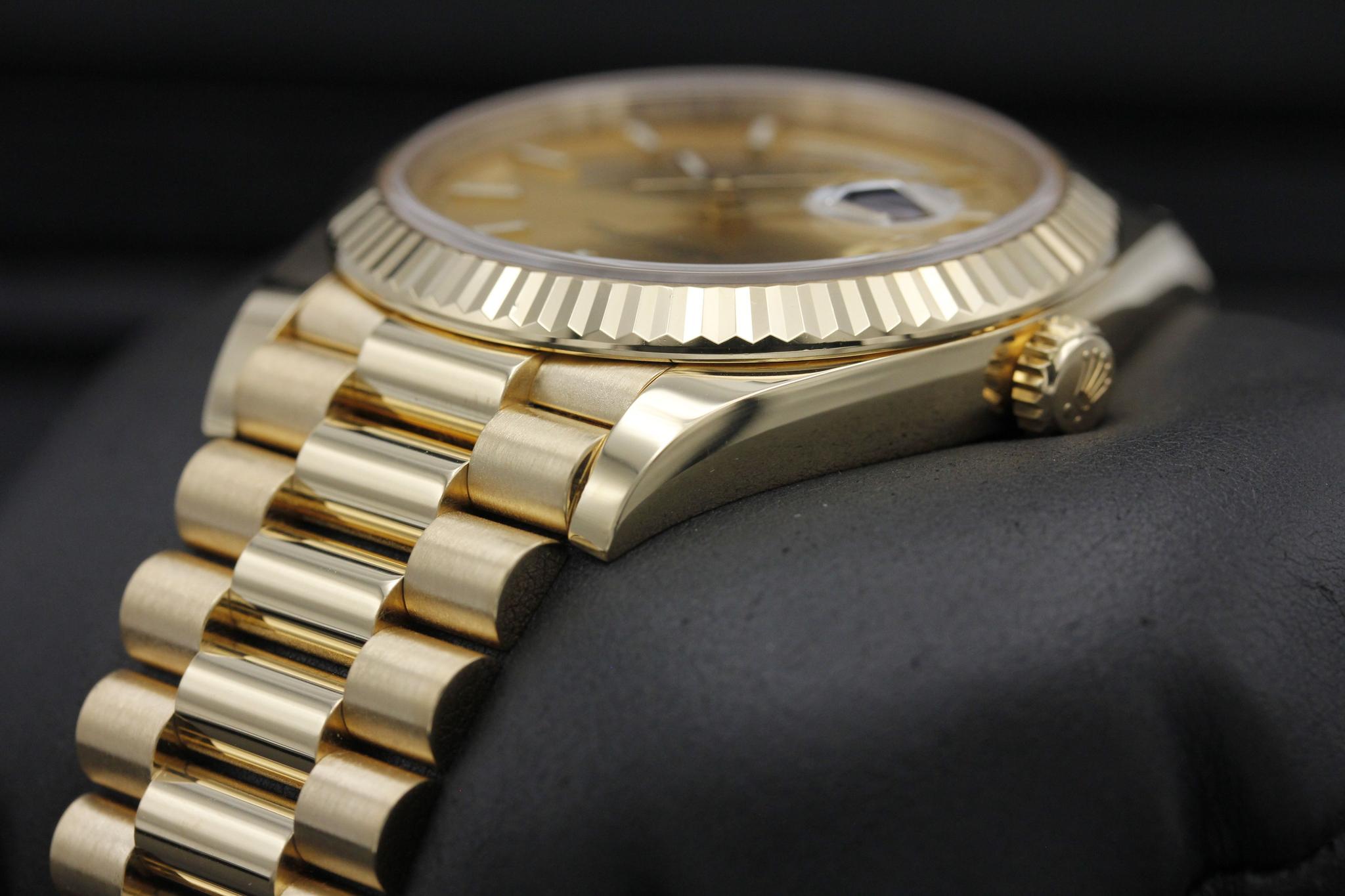 Watch Image 2