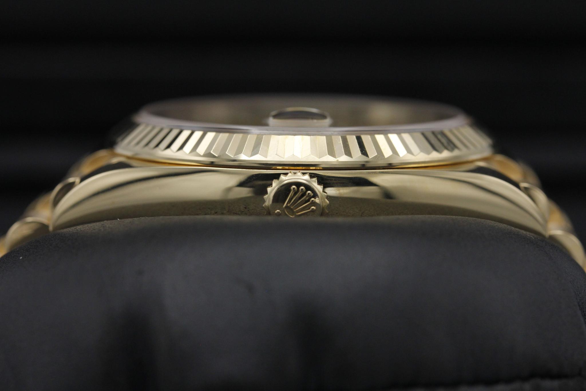 Watch Image 3