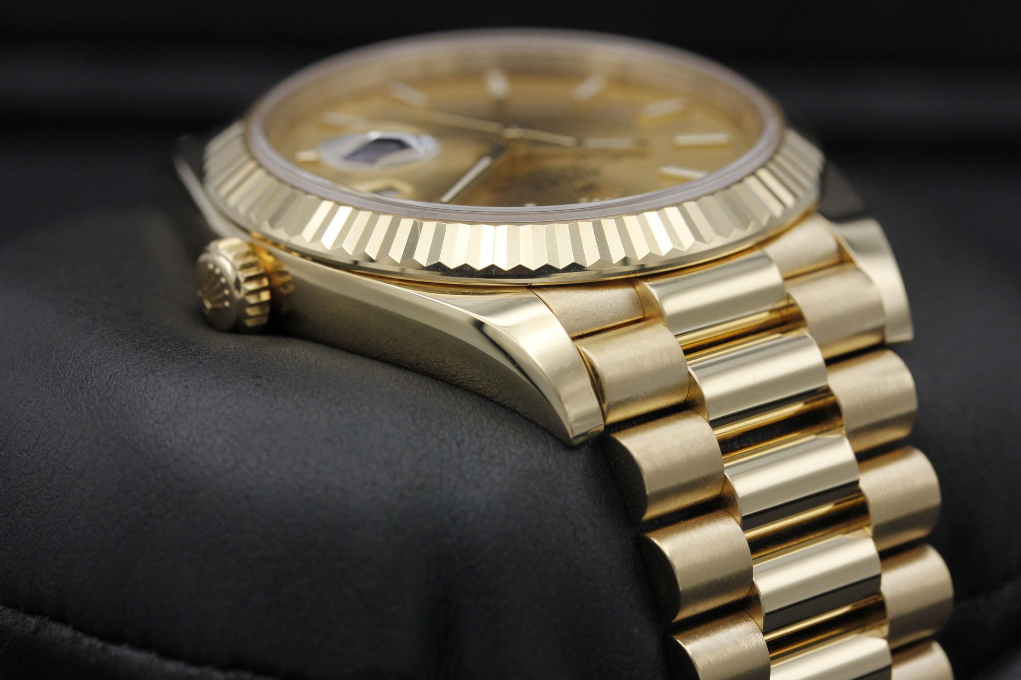 Watch Image 4