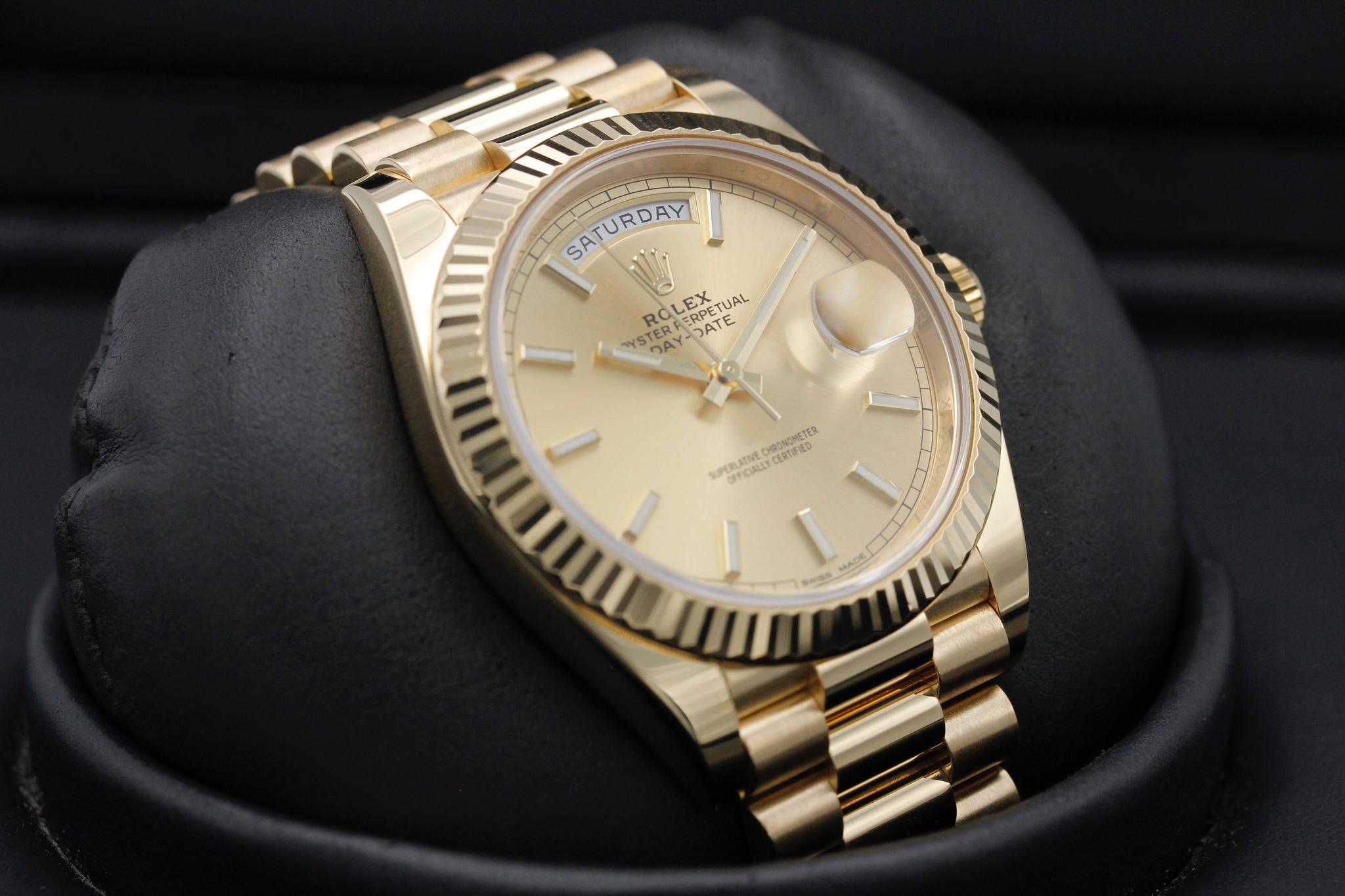 Watch Image 10