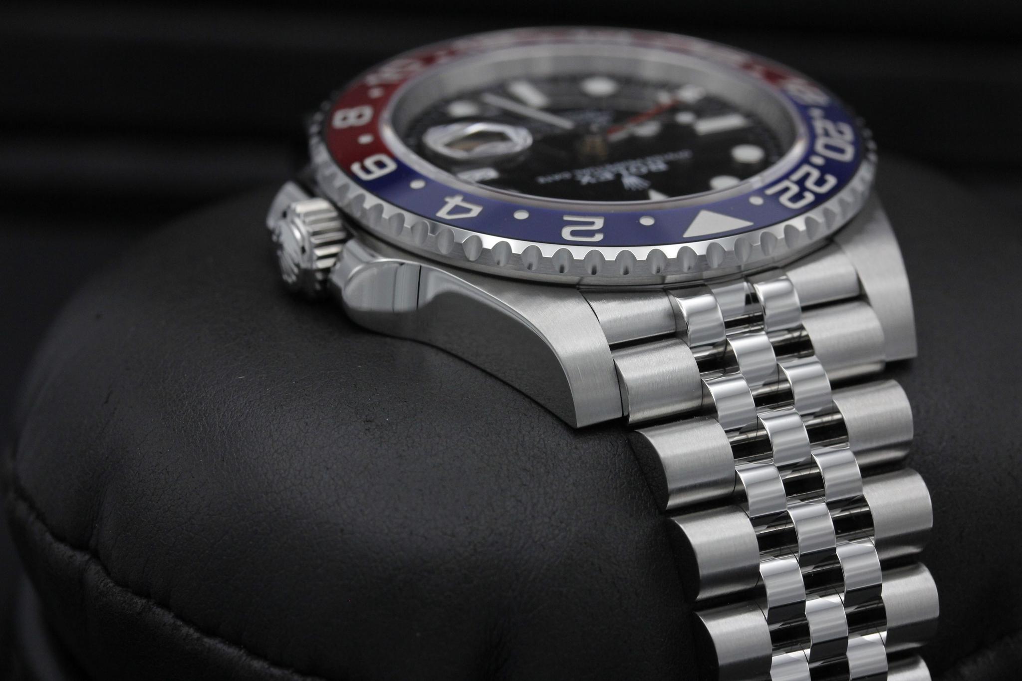 Watch Image 4