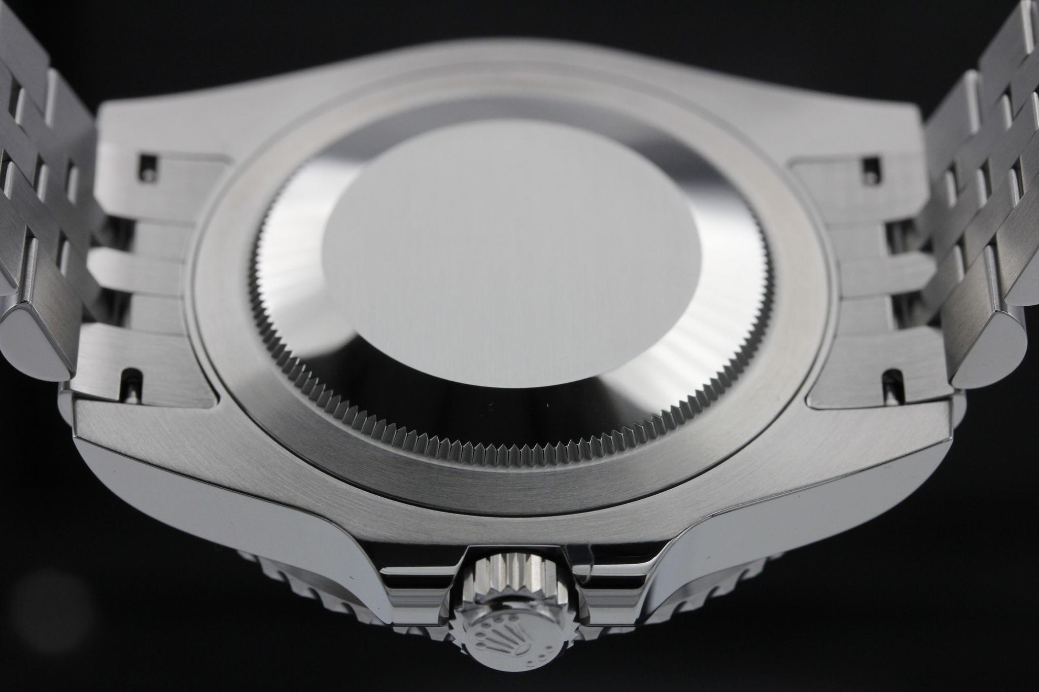 Watch Image 7