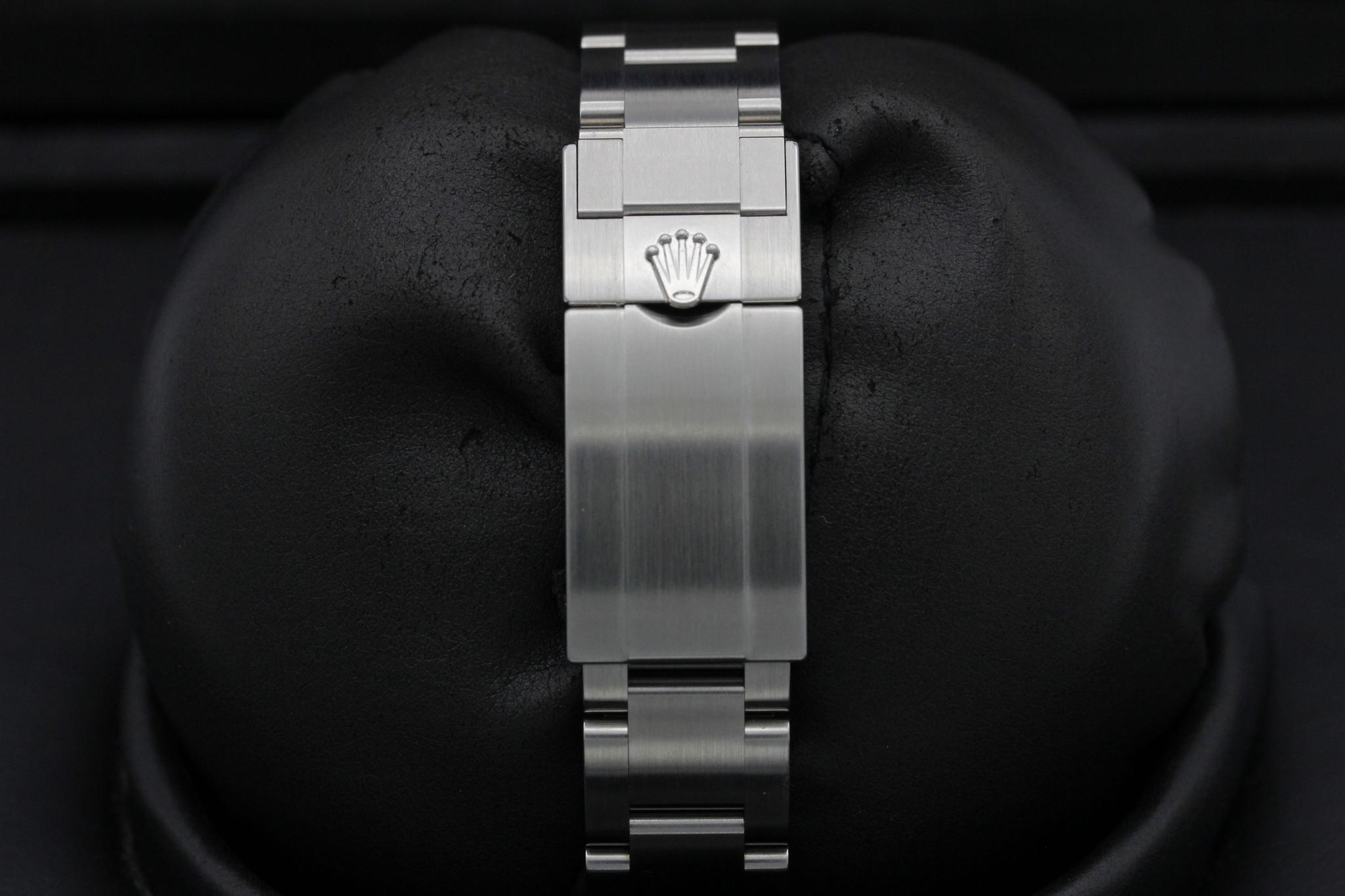 Watch Image 8