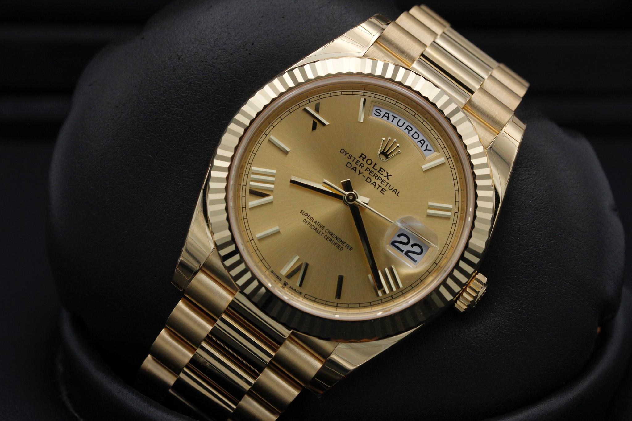 Watch Image 10
