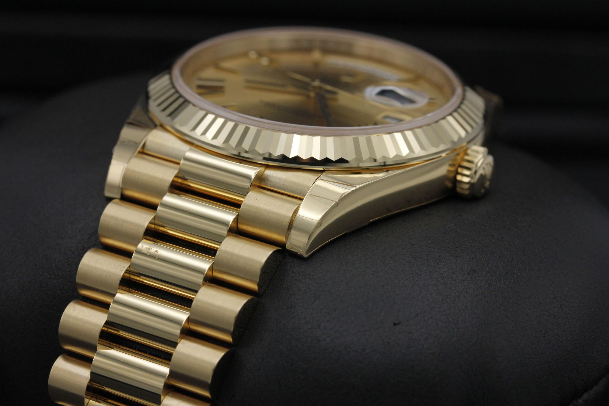 Watch Image 2