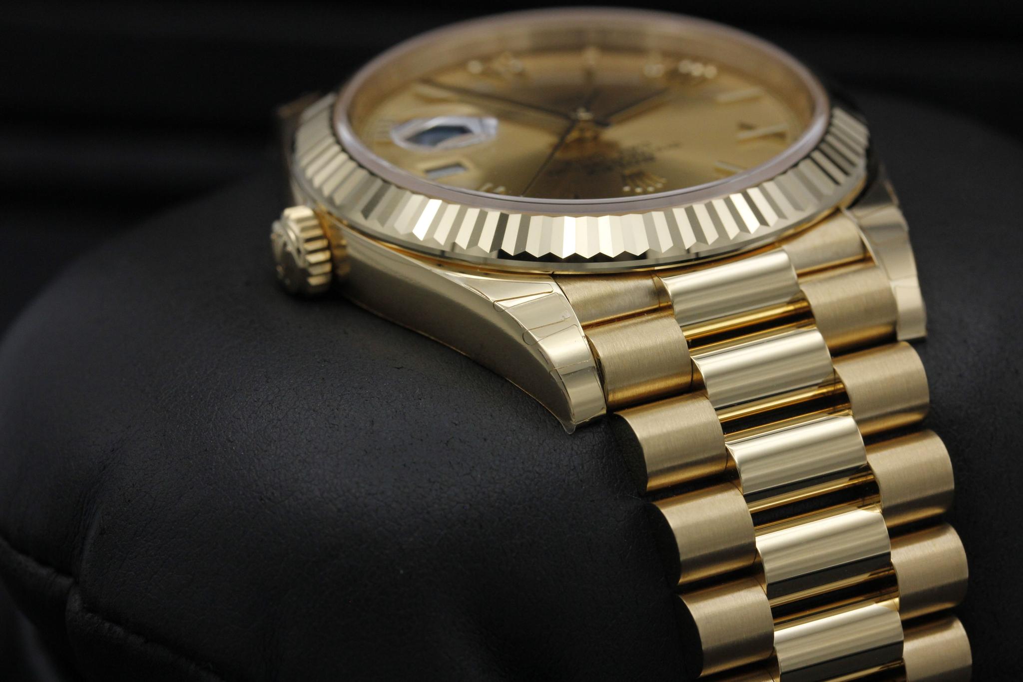 Watch Image 4