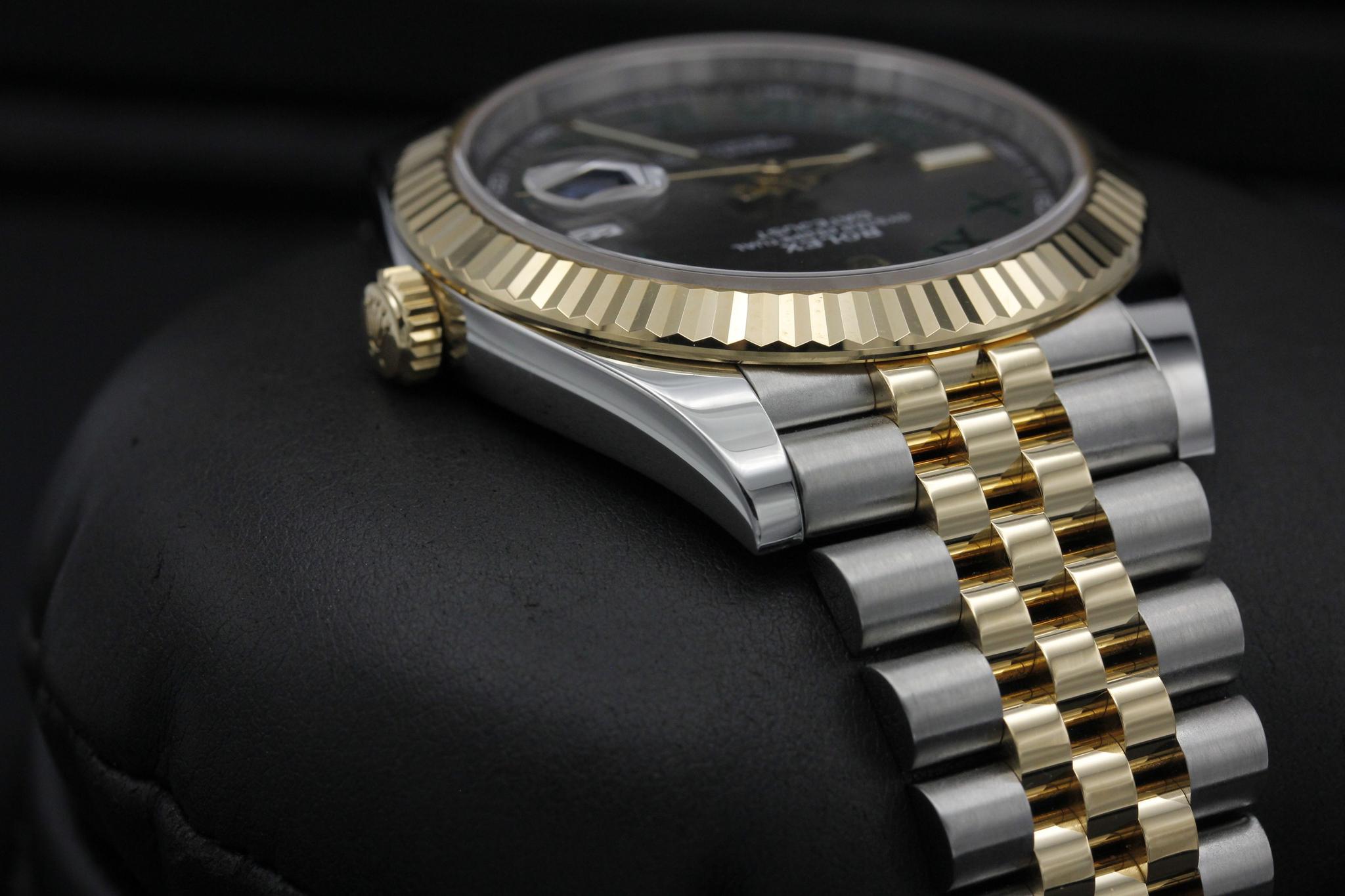 Watch Image 4