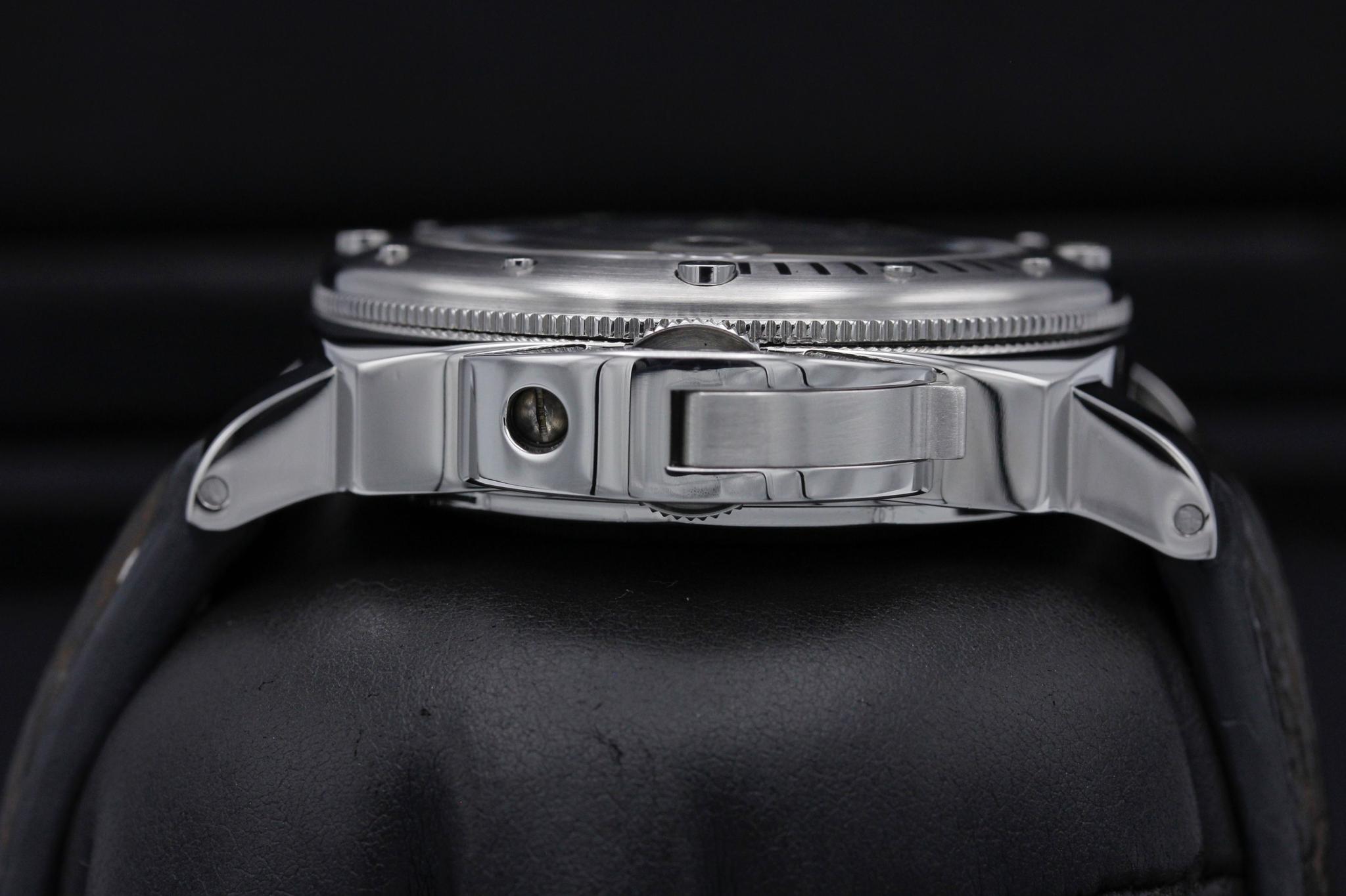 Watch Image 3