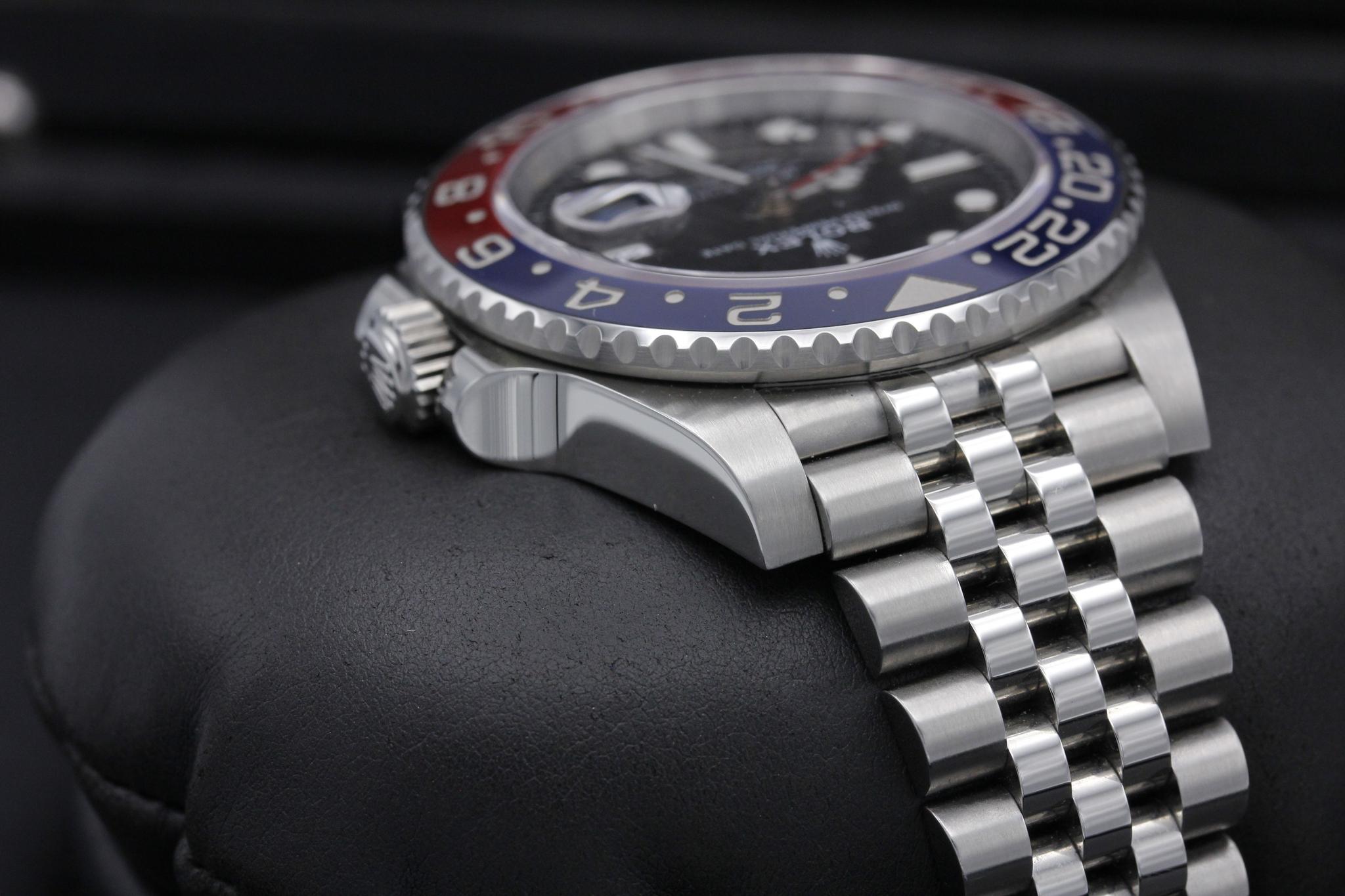 Watch Image 4