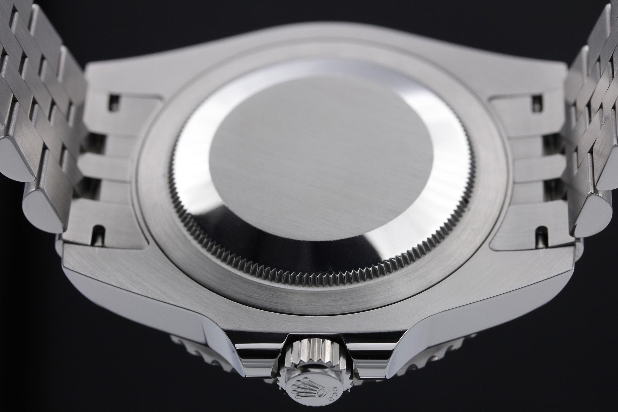 Watch Image 7