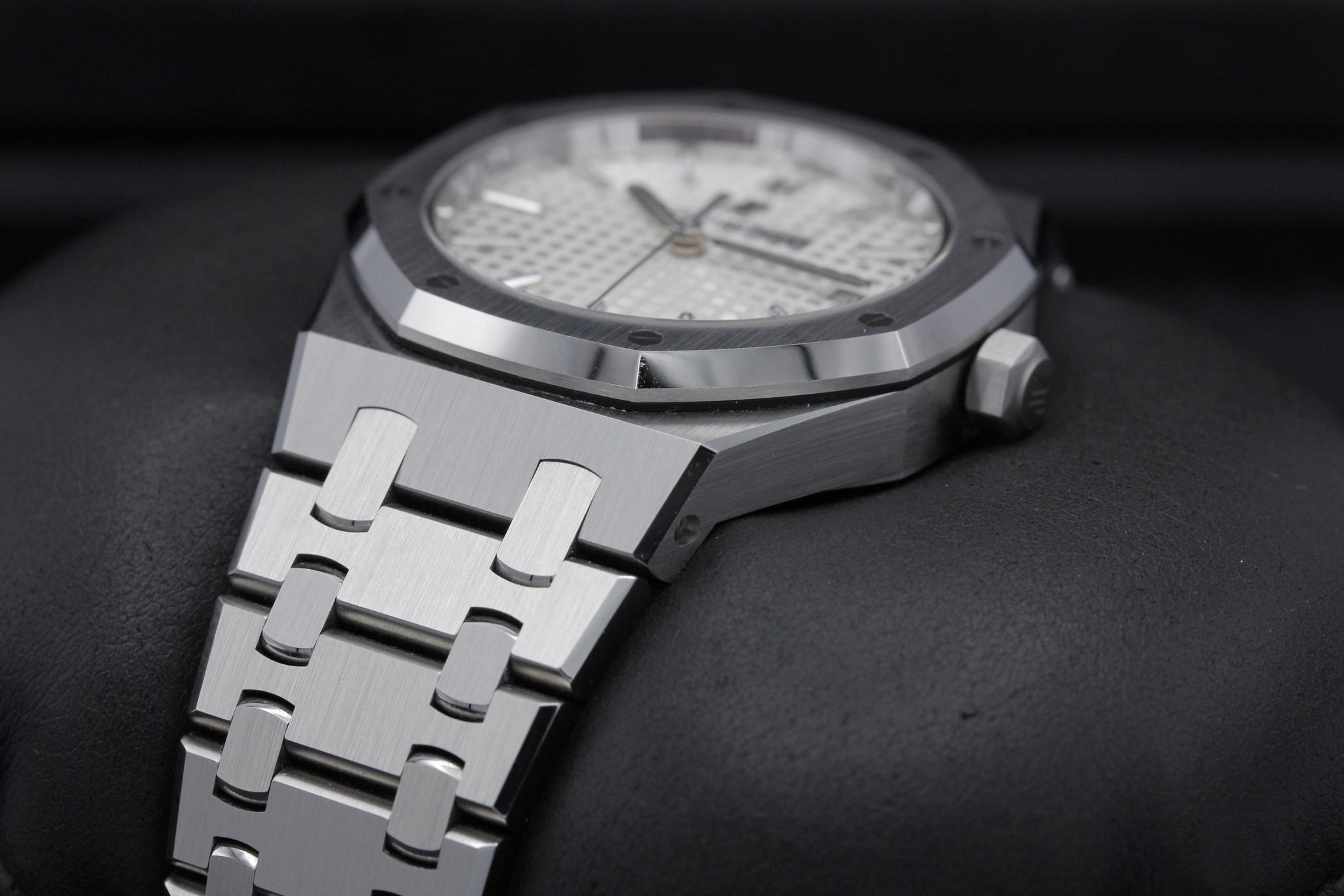 Watch Image 2