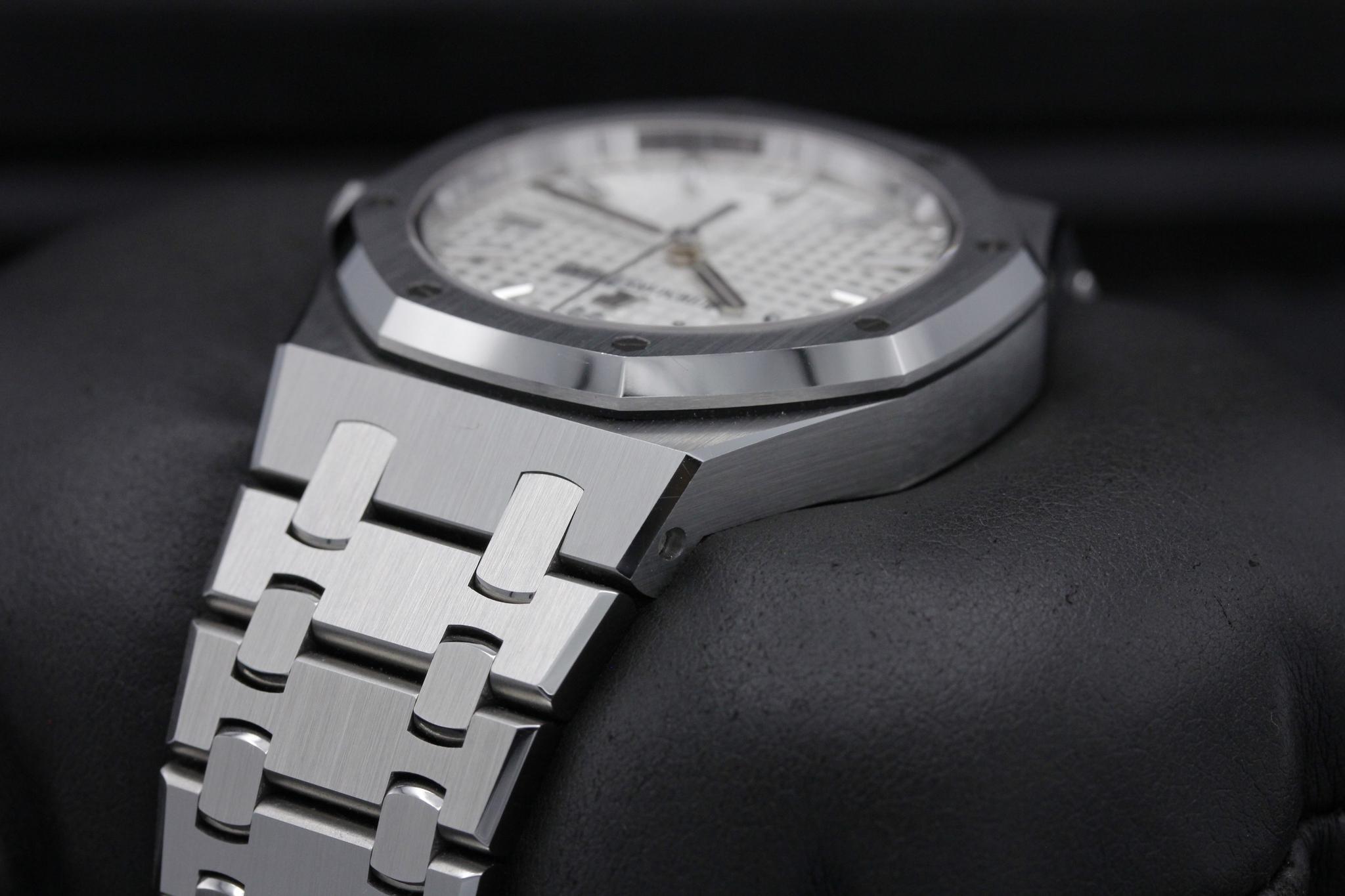 Watch Image 5