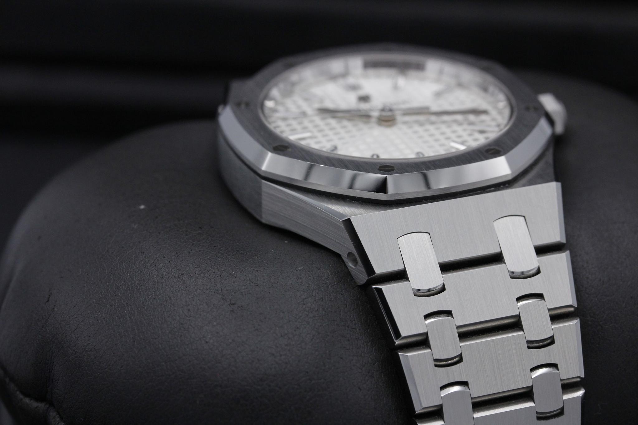 Watch Image 6