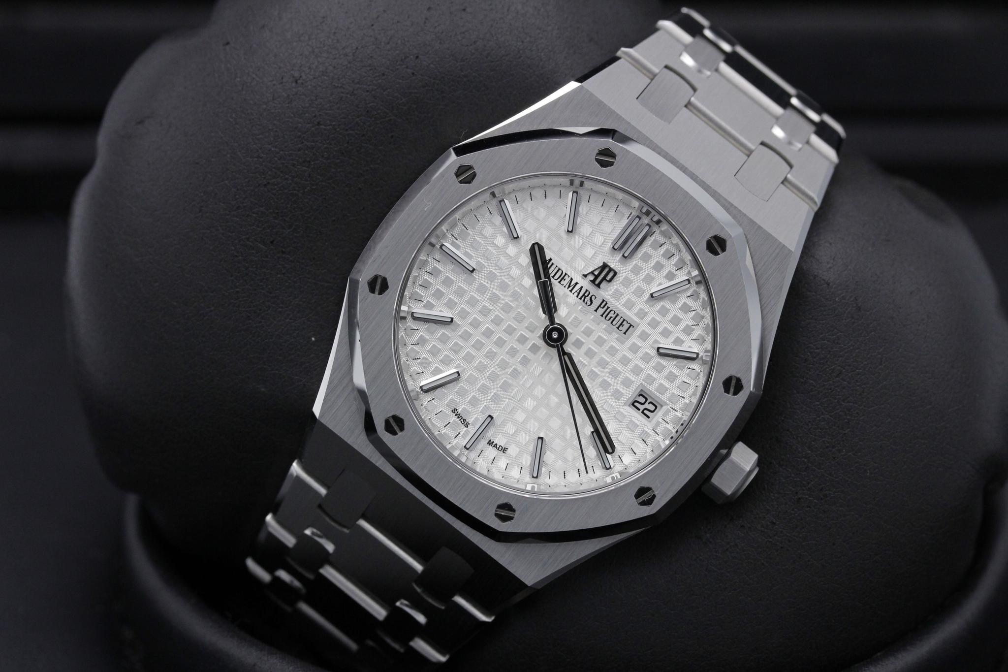 Watch Image 10