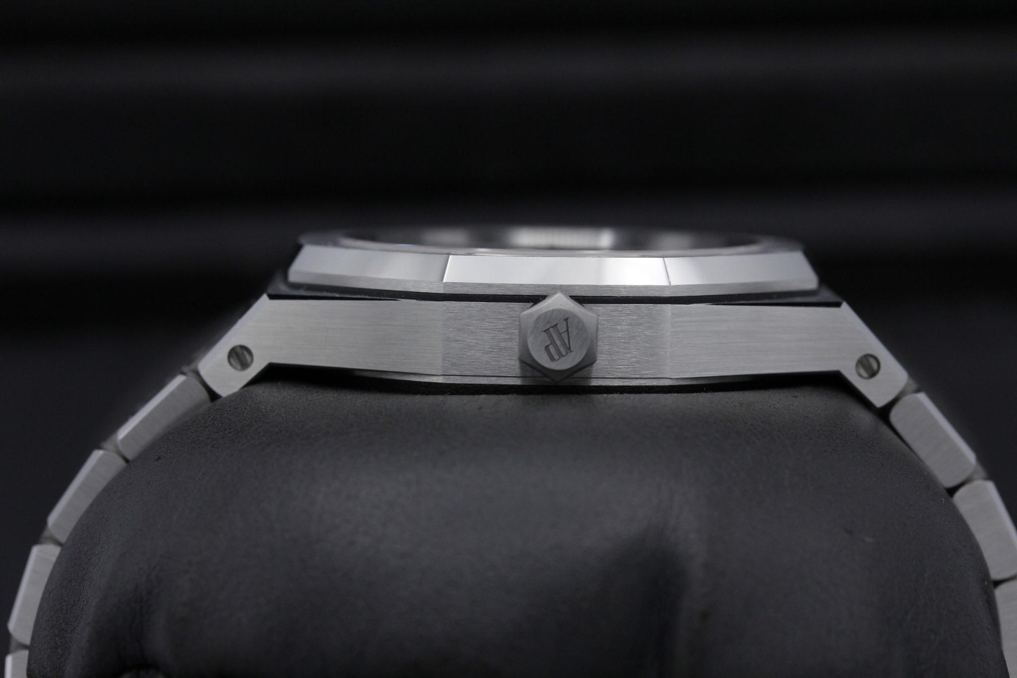 Watch Image 3