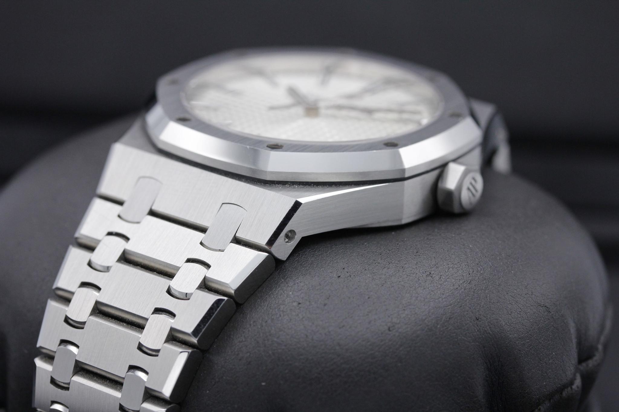 Watch Image 2