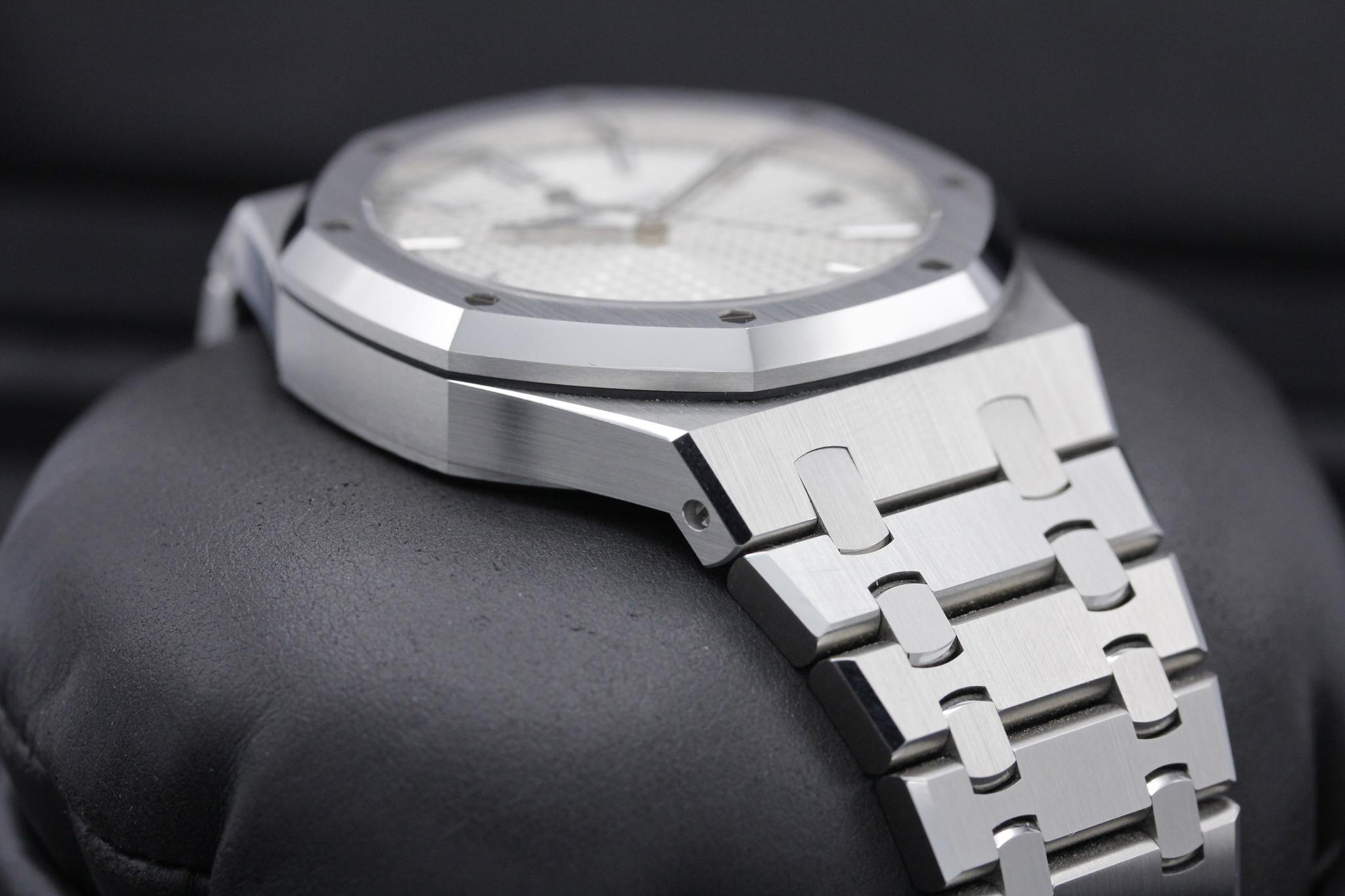 Watch Image 6