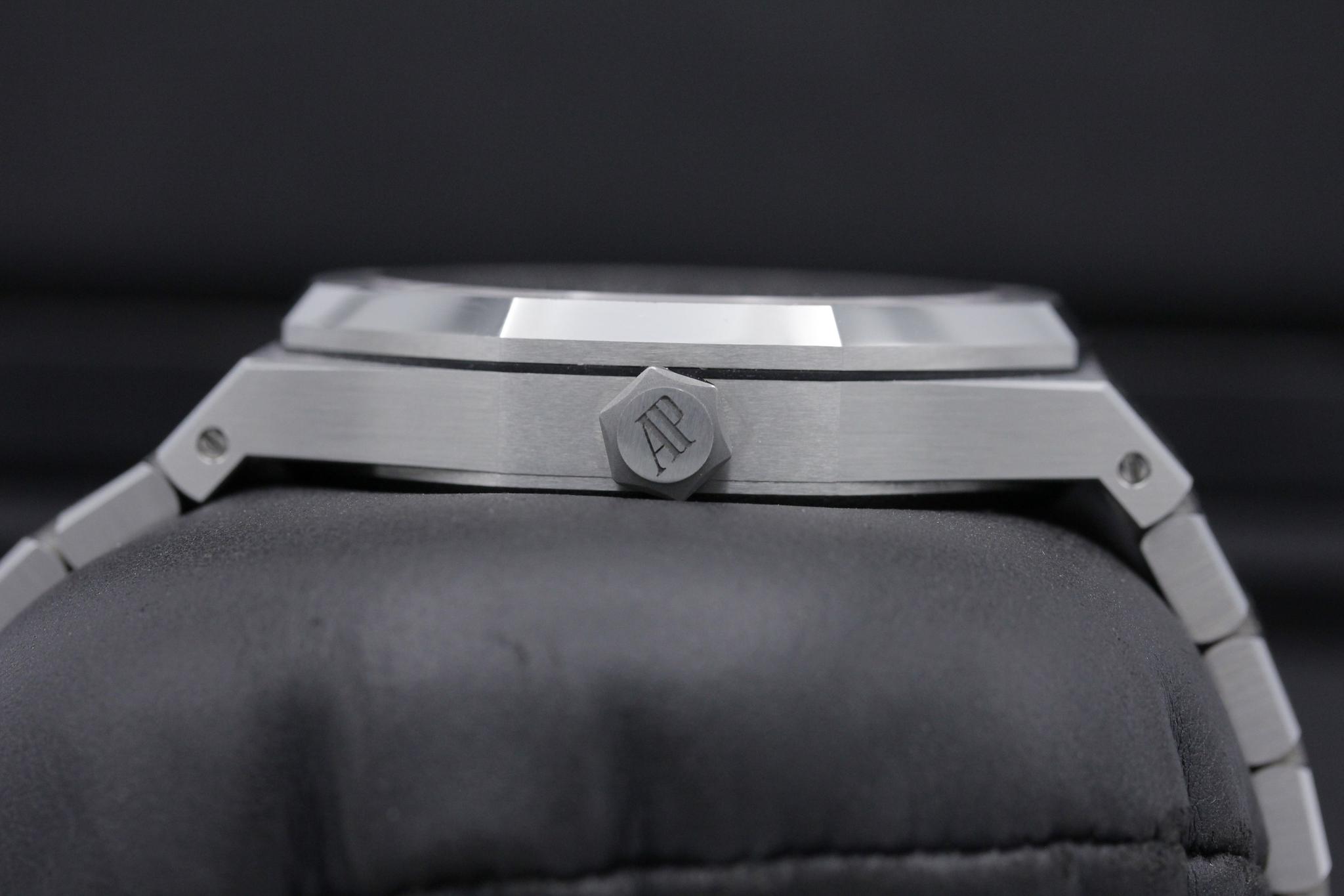 Watch Image 3