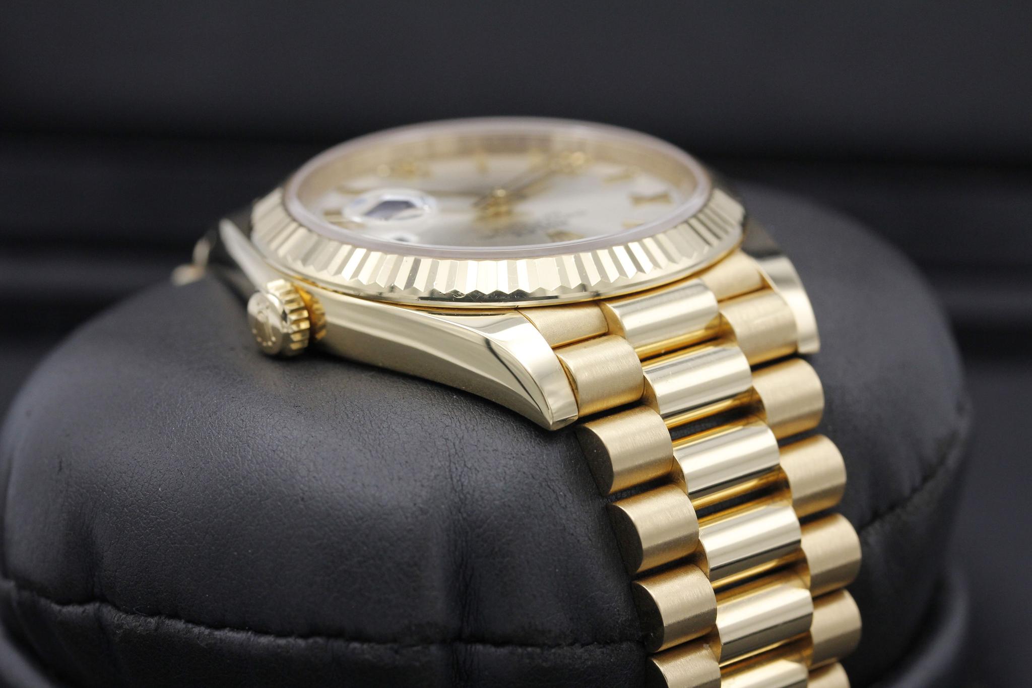 Watch Image 4