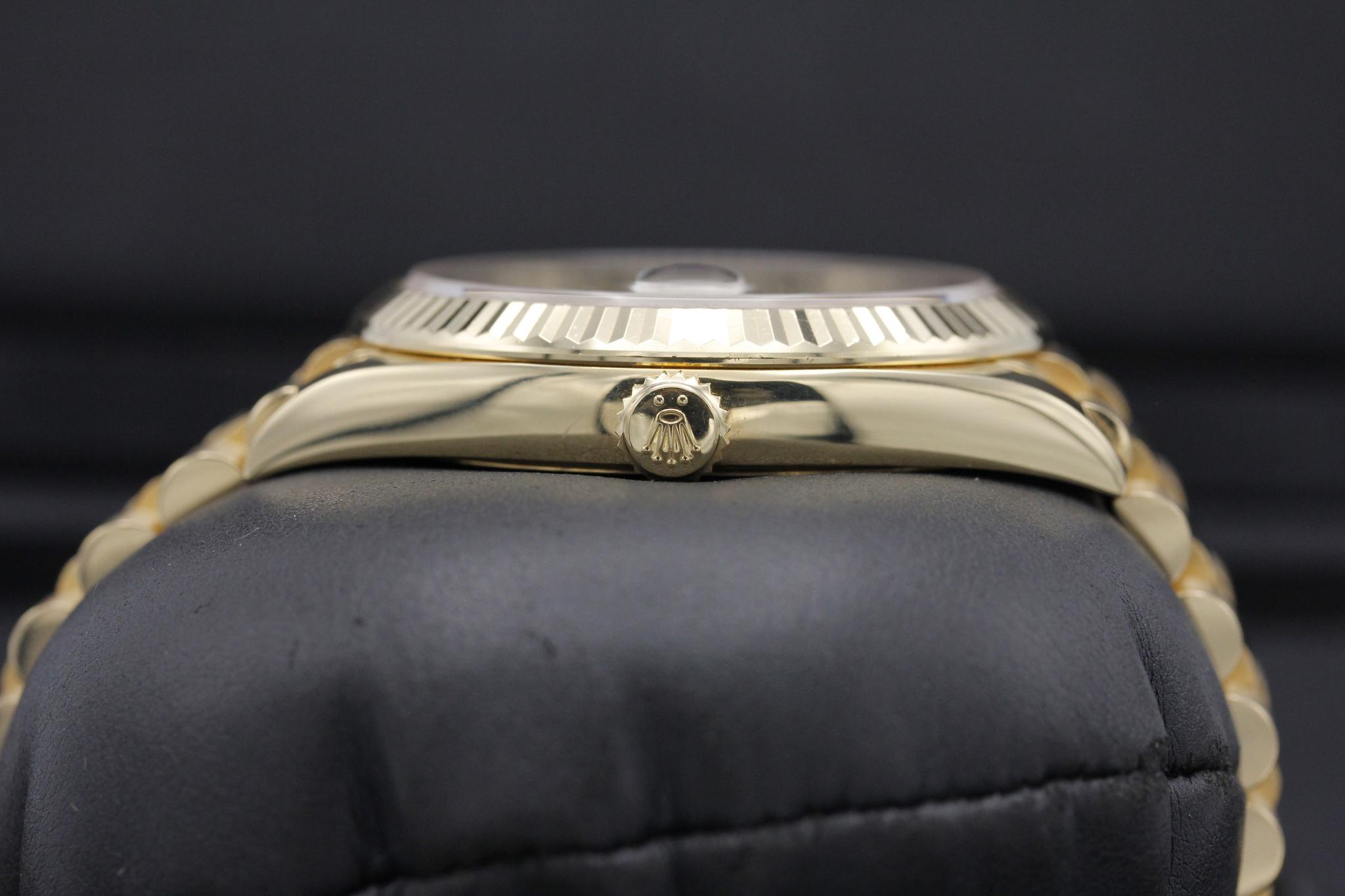 Watch Image 3