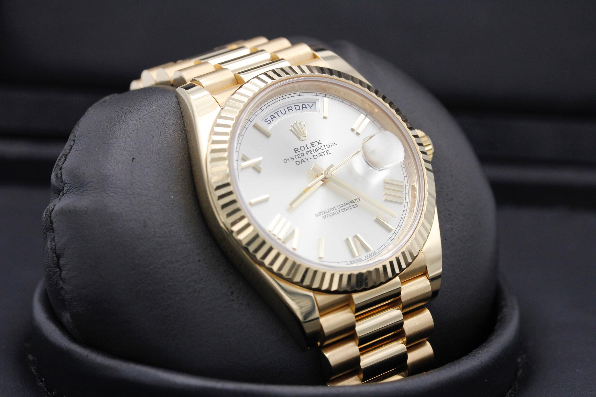 Watch Image 10