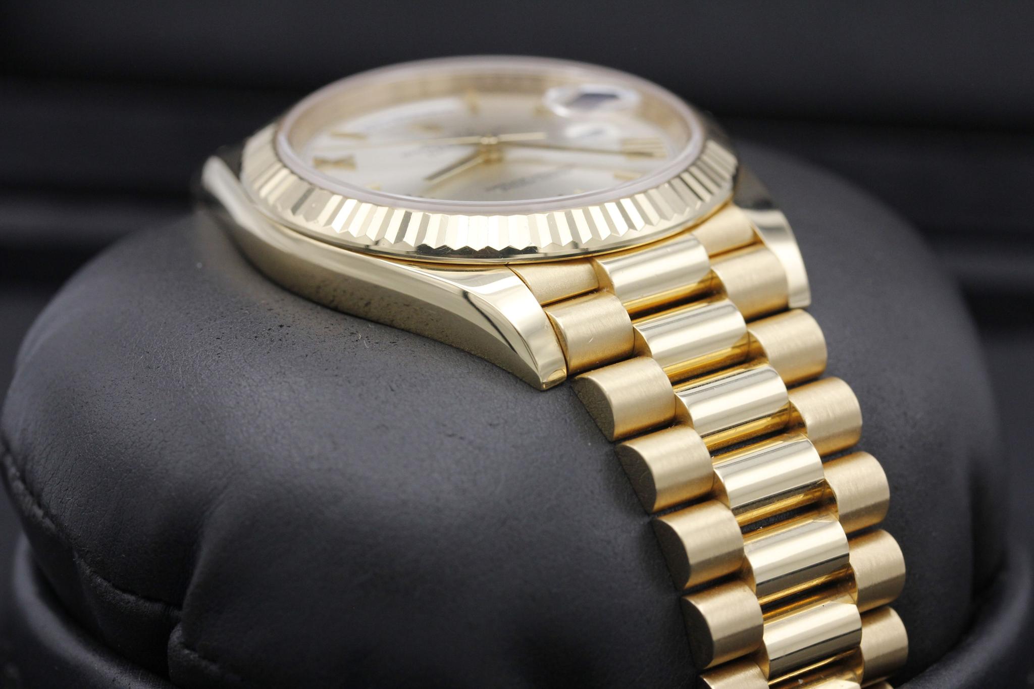 Watch Image 6