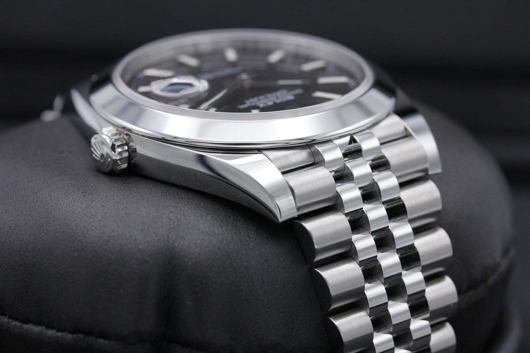 Watch Image 4