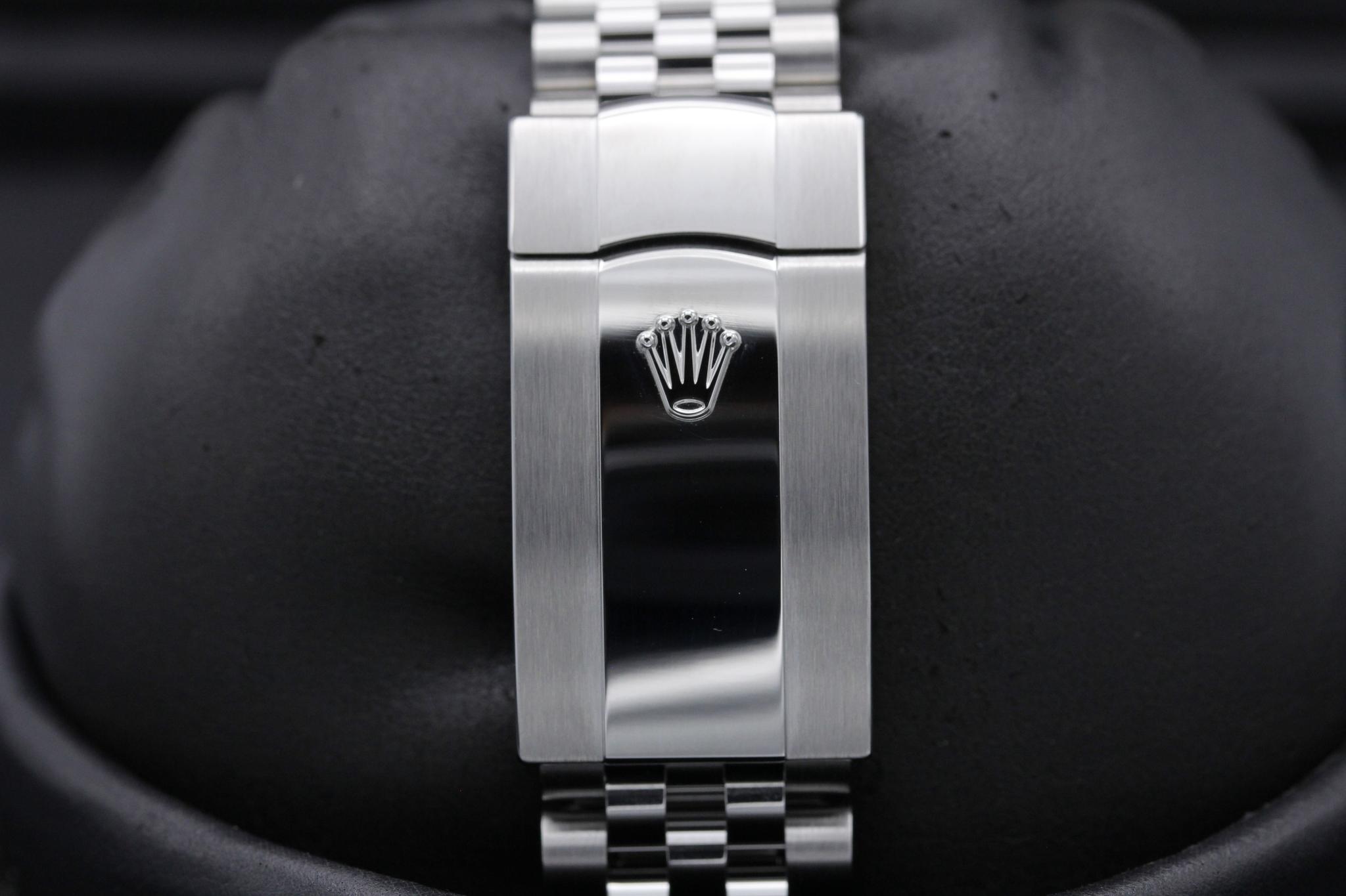 Watch Image 8