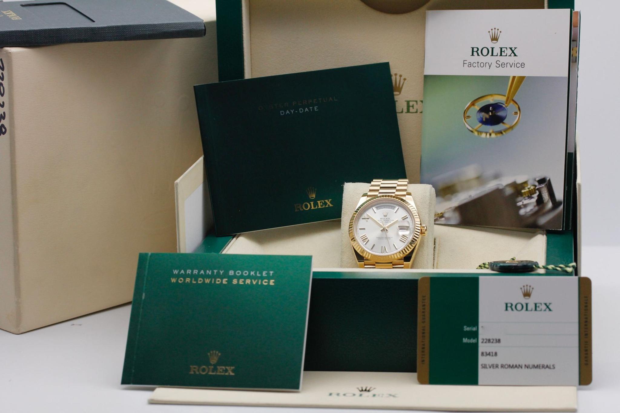 Watch Image 11