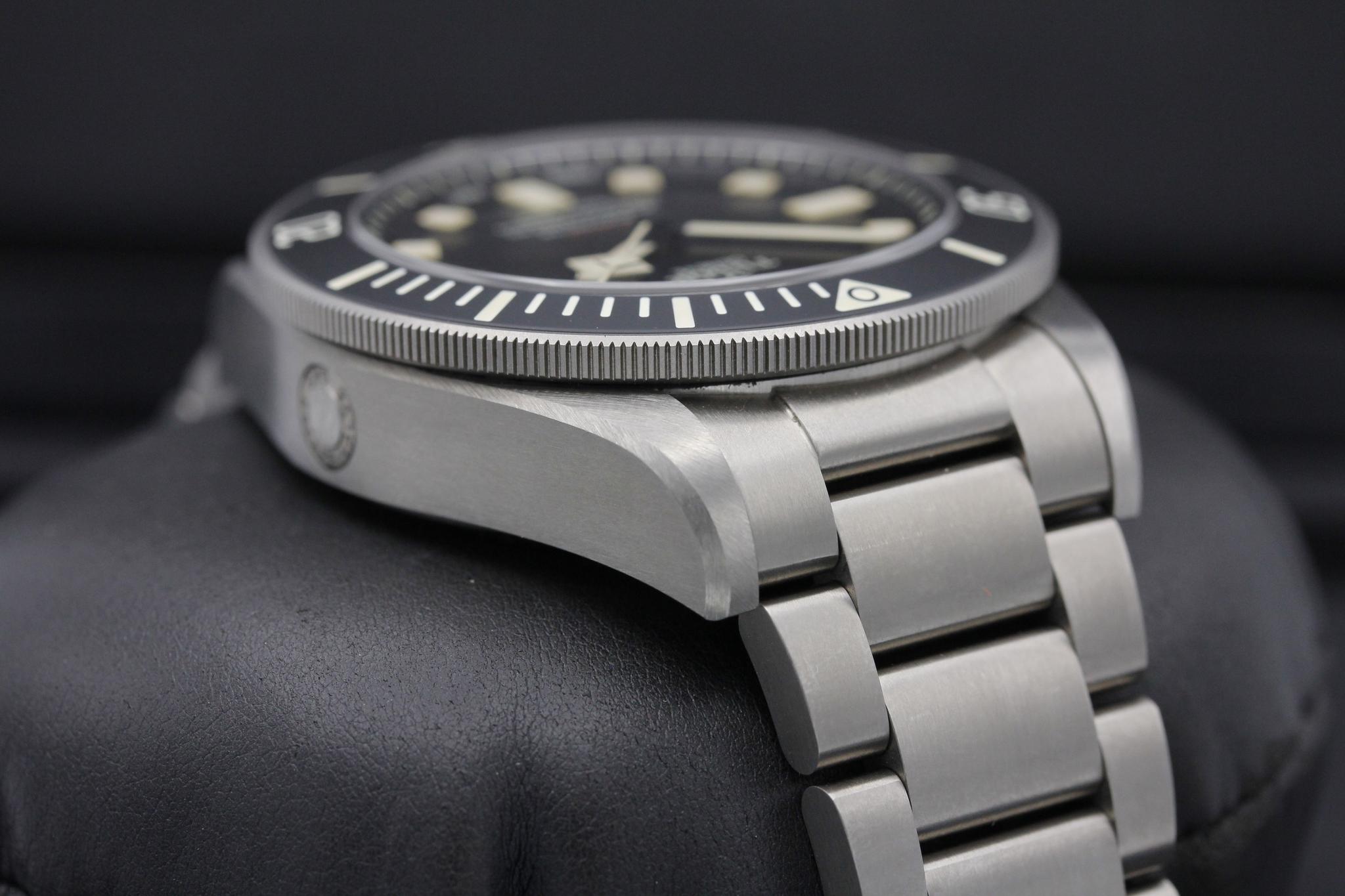 Watch Image 7