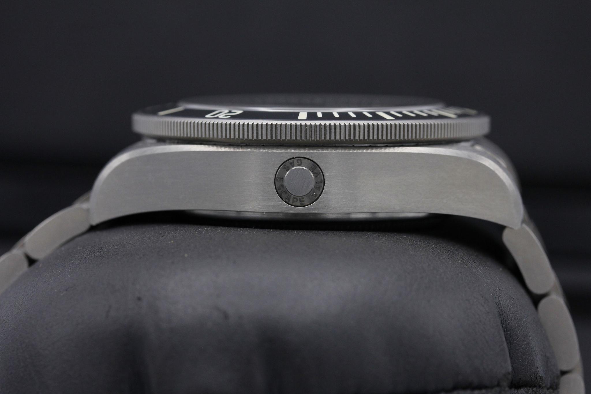 Watch Image 6