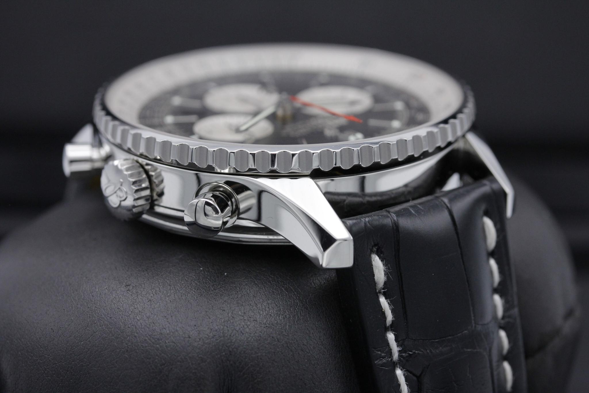 Watch Image 4