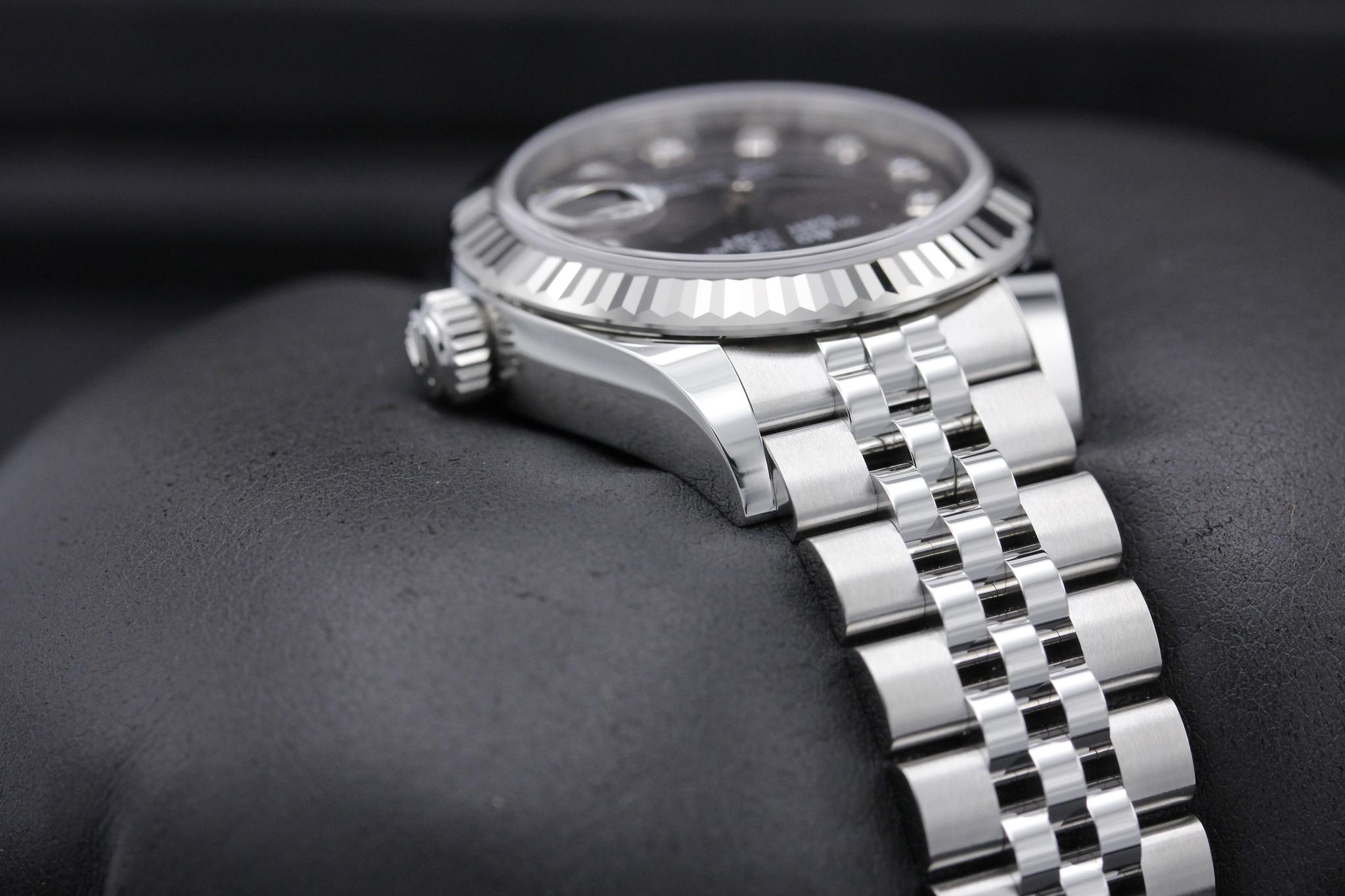 Watch Image 4