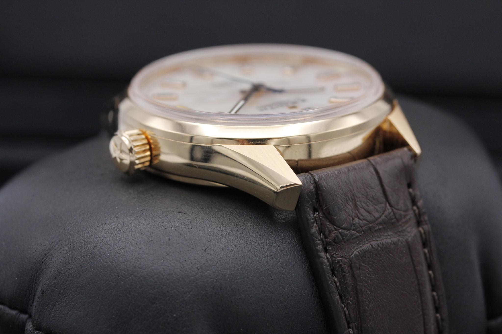 Watch Image 4