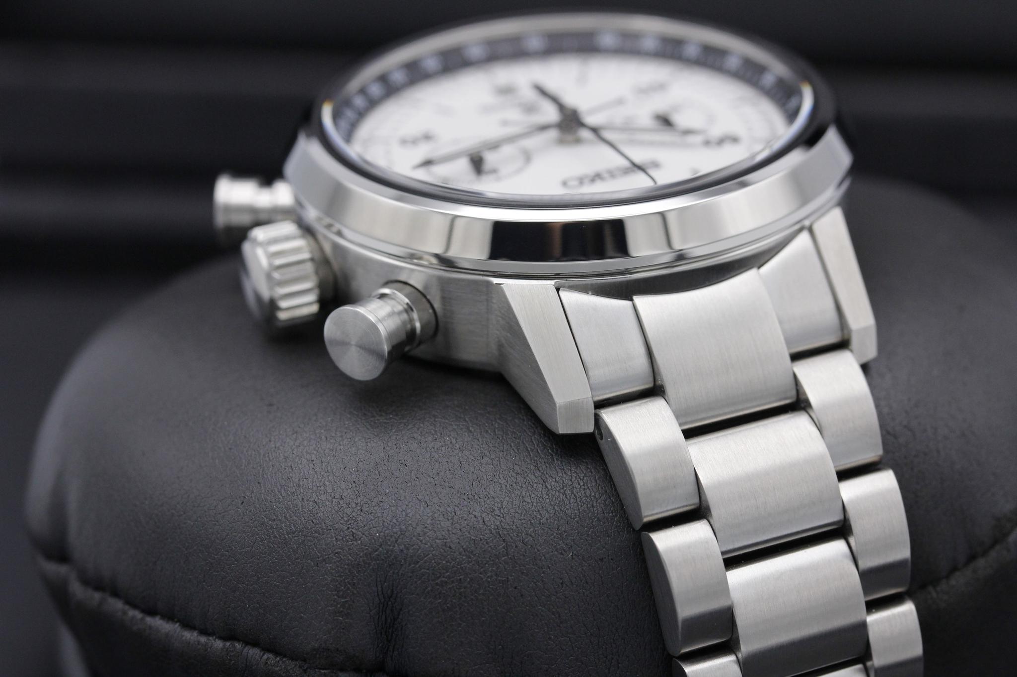 Watch Image 4