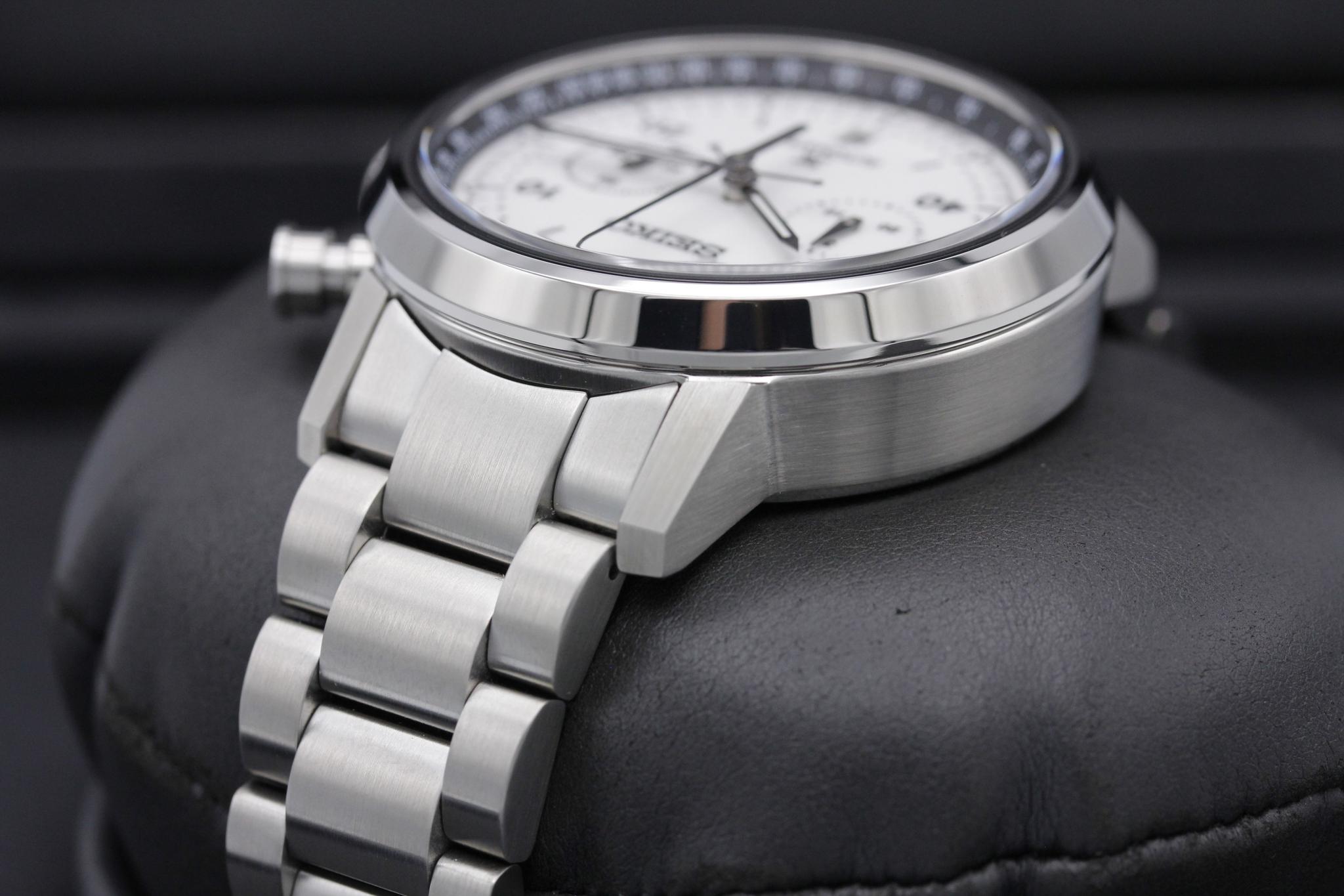 Watch Image 5