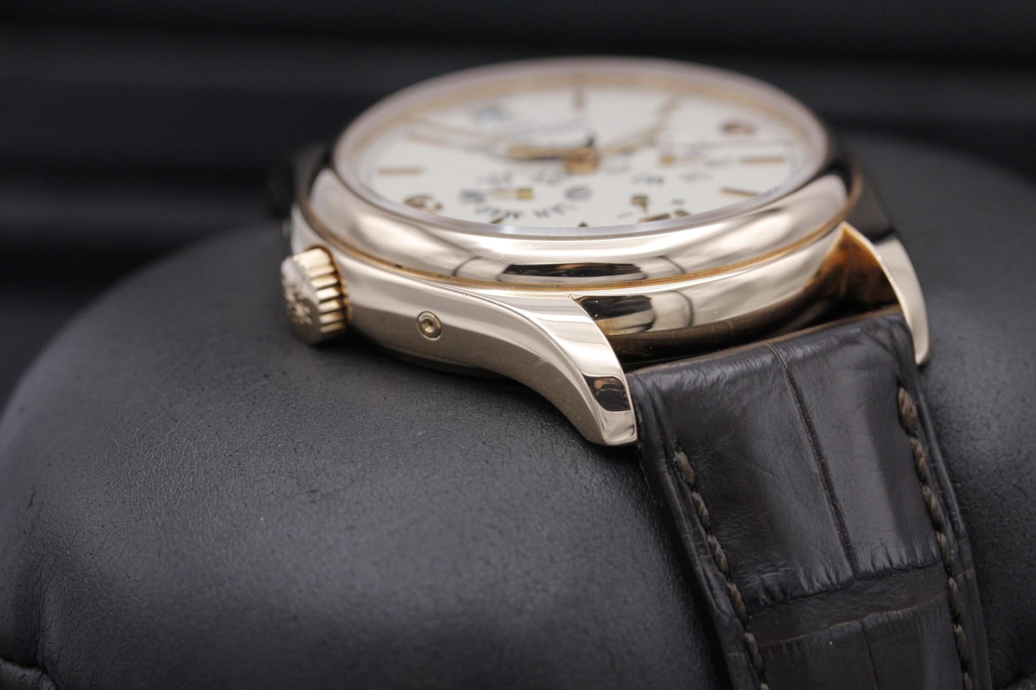 Watch Image 4
