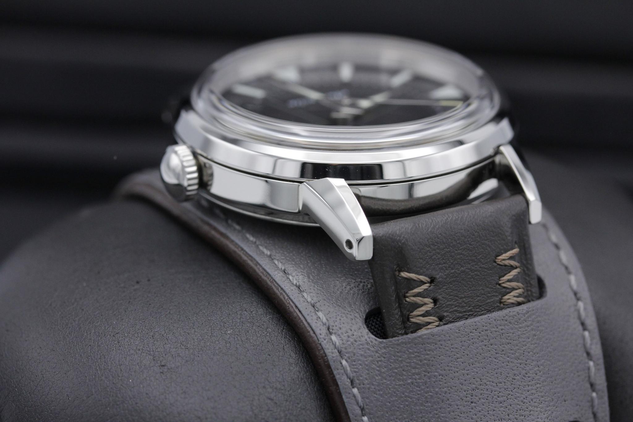 Watch Image 4