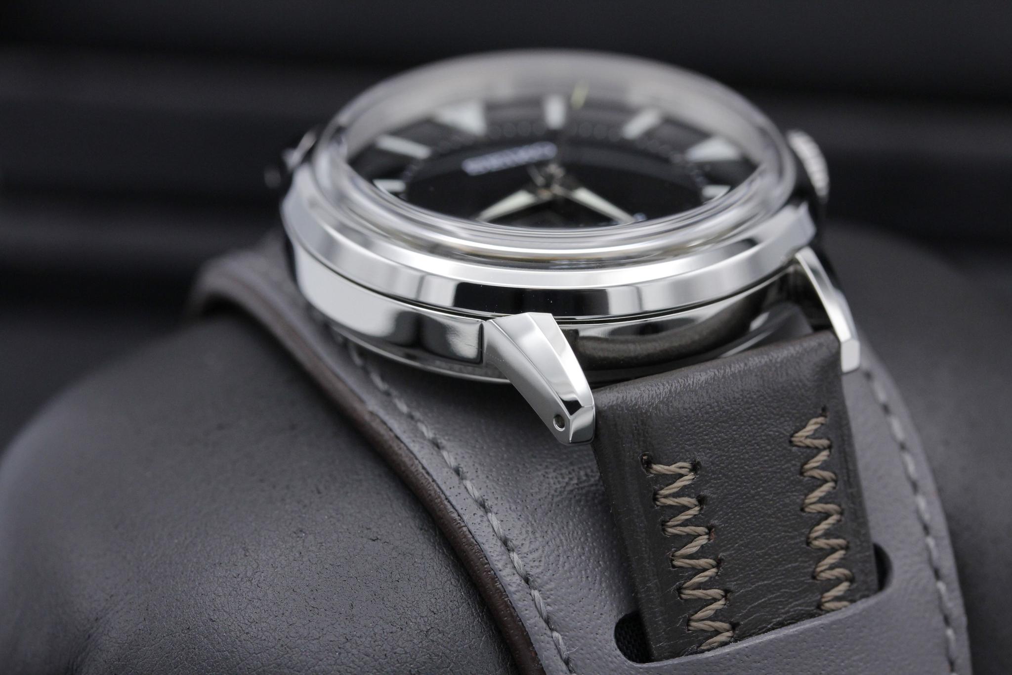 Watch Image 6