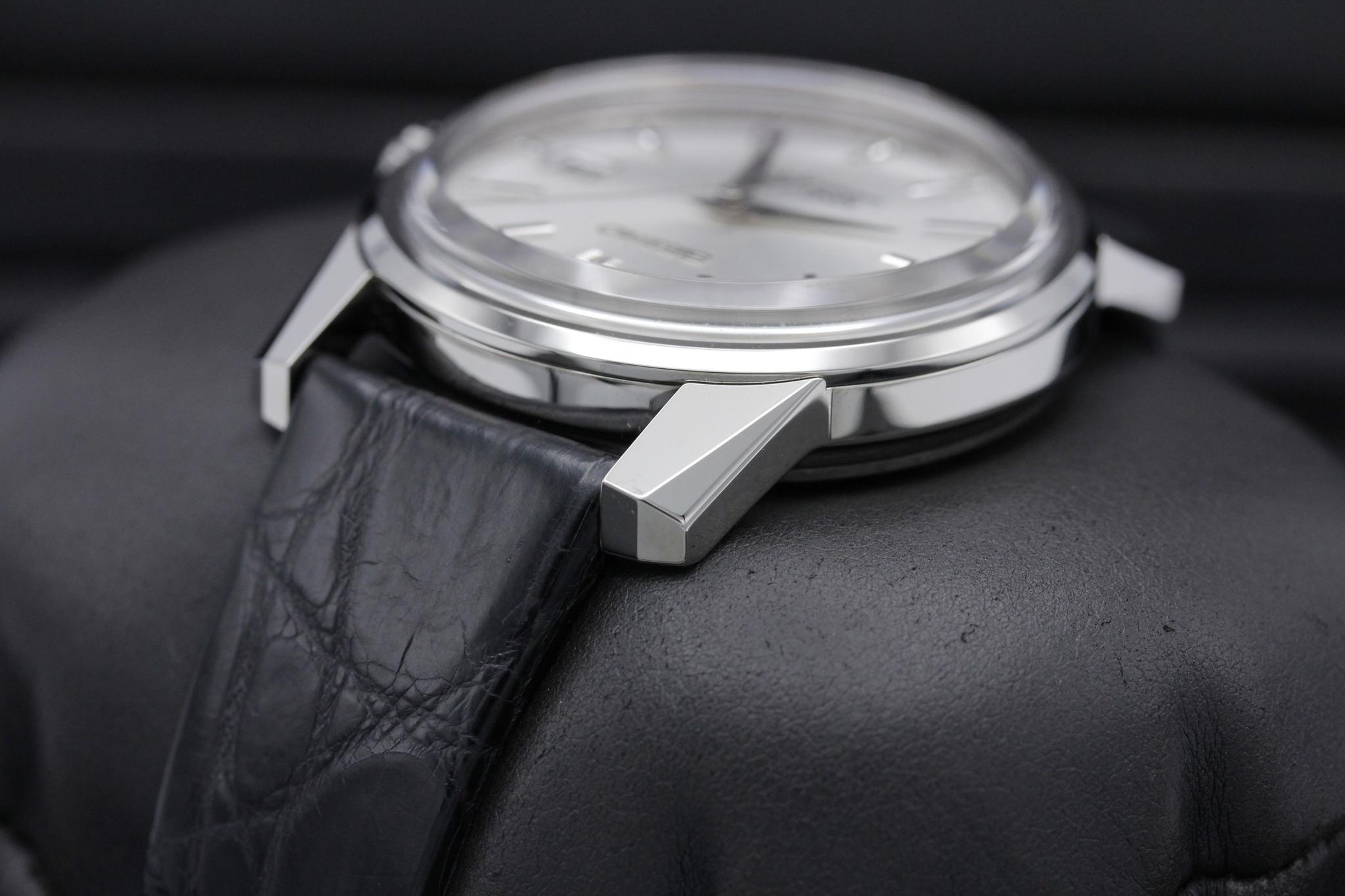 Watch Image 5